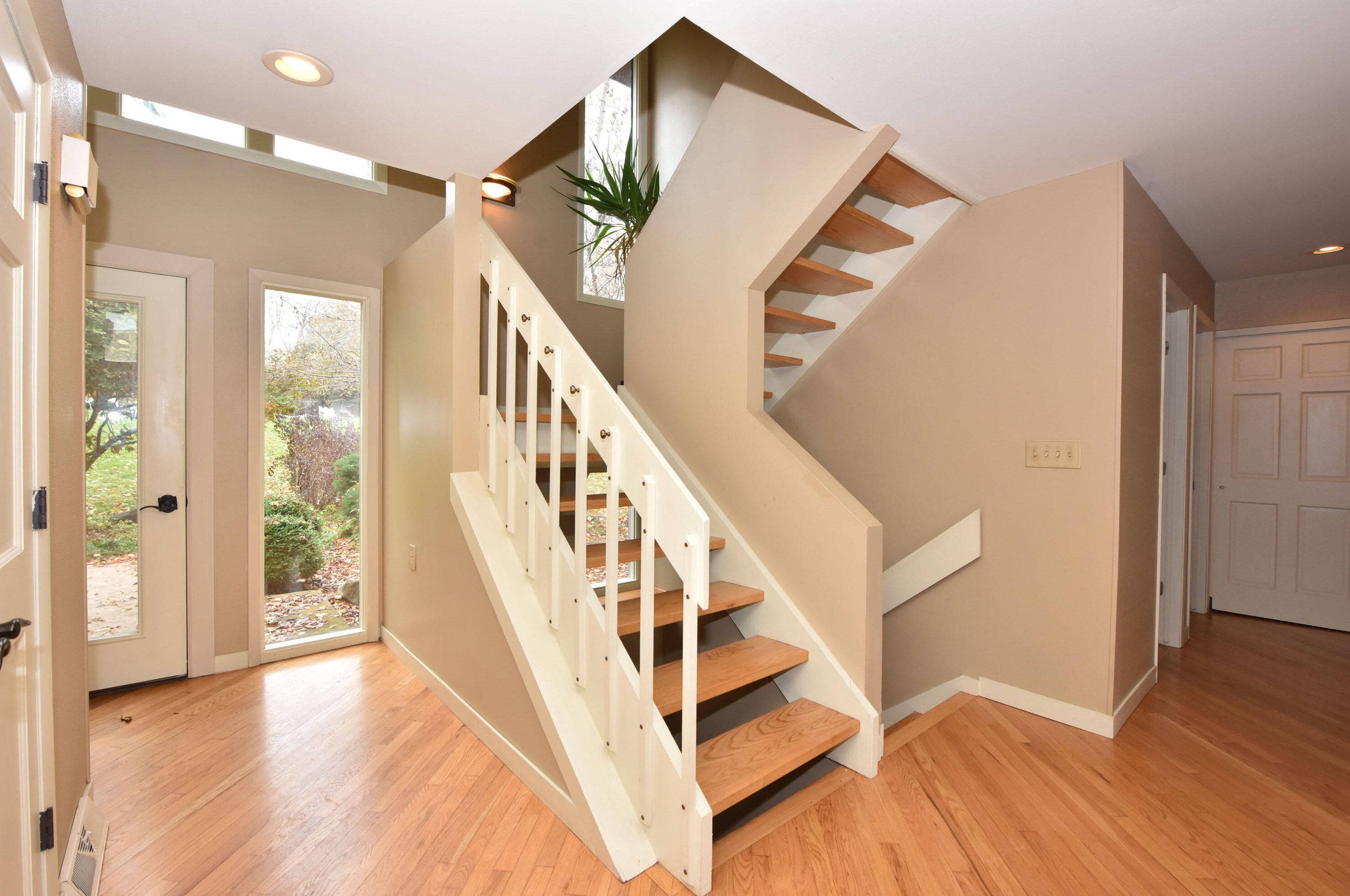 10057 Flagstone Dr, Cedarburg WI  53012-8822 exterior