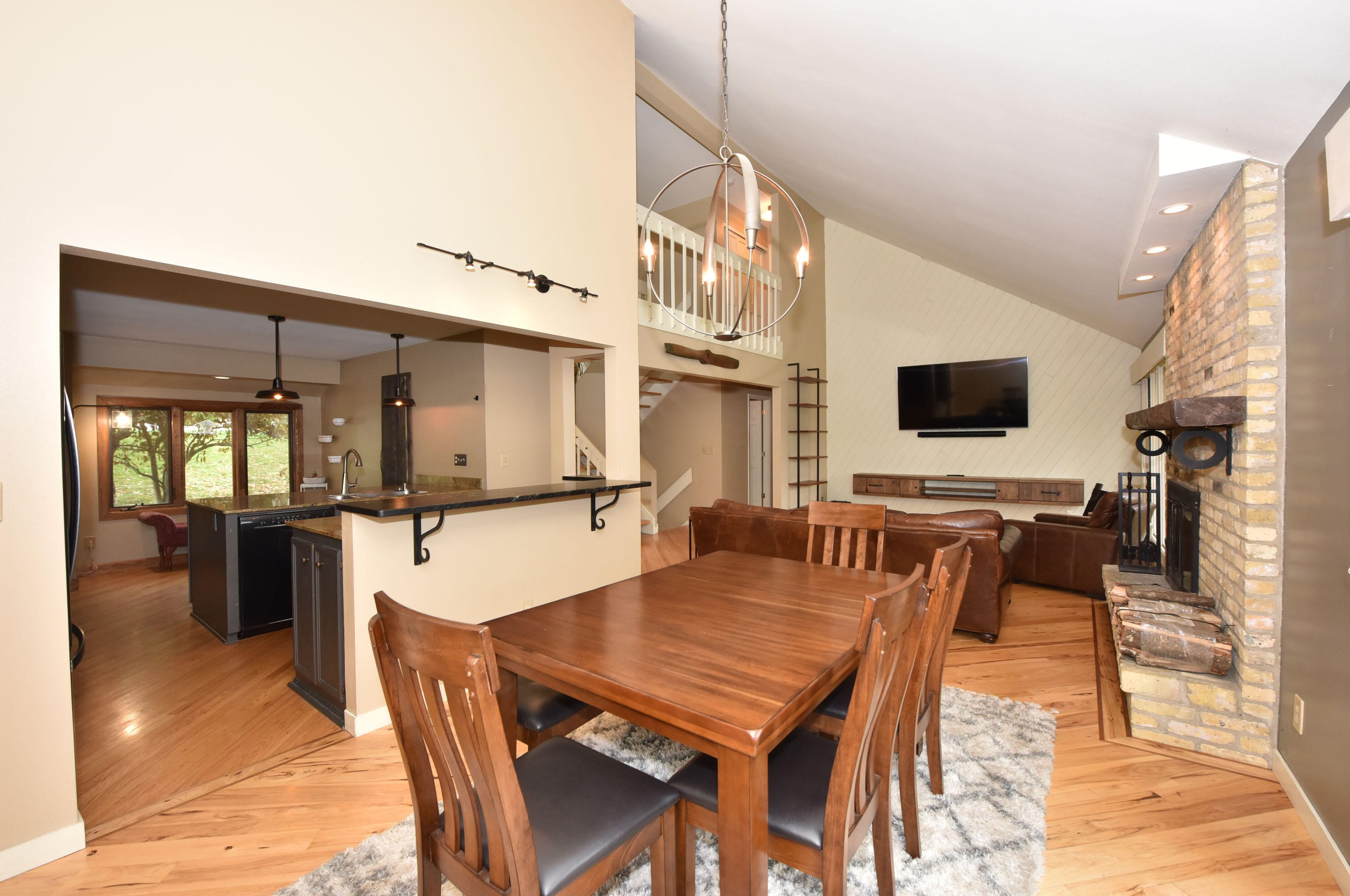 10057 Flagstone Dr, Cedarburg WI  53012-8822 exterior
