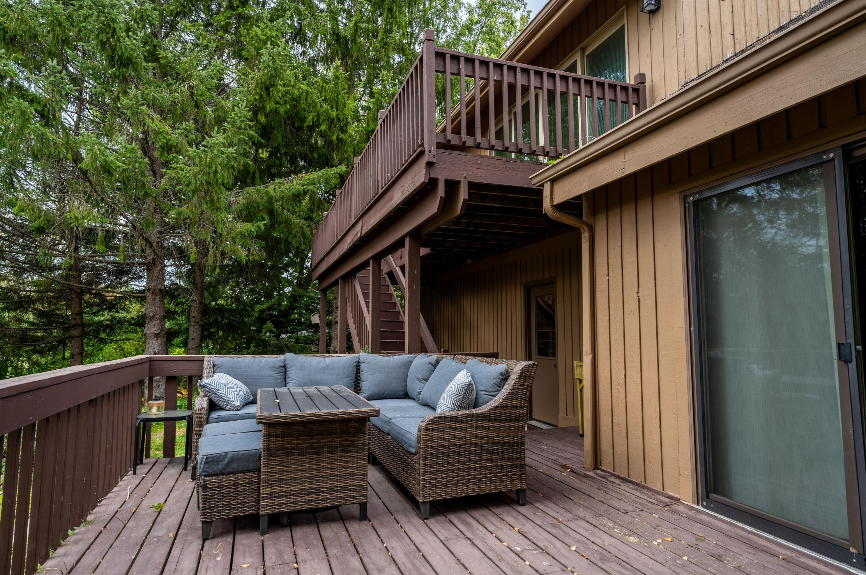 10057 Flagstone Dr, Cedarburg WI  53012-8822 exterior