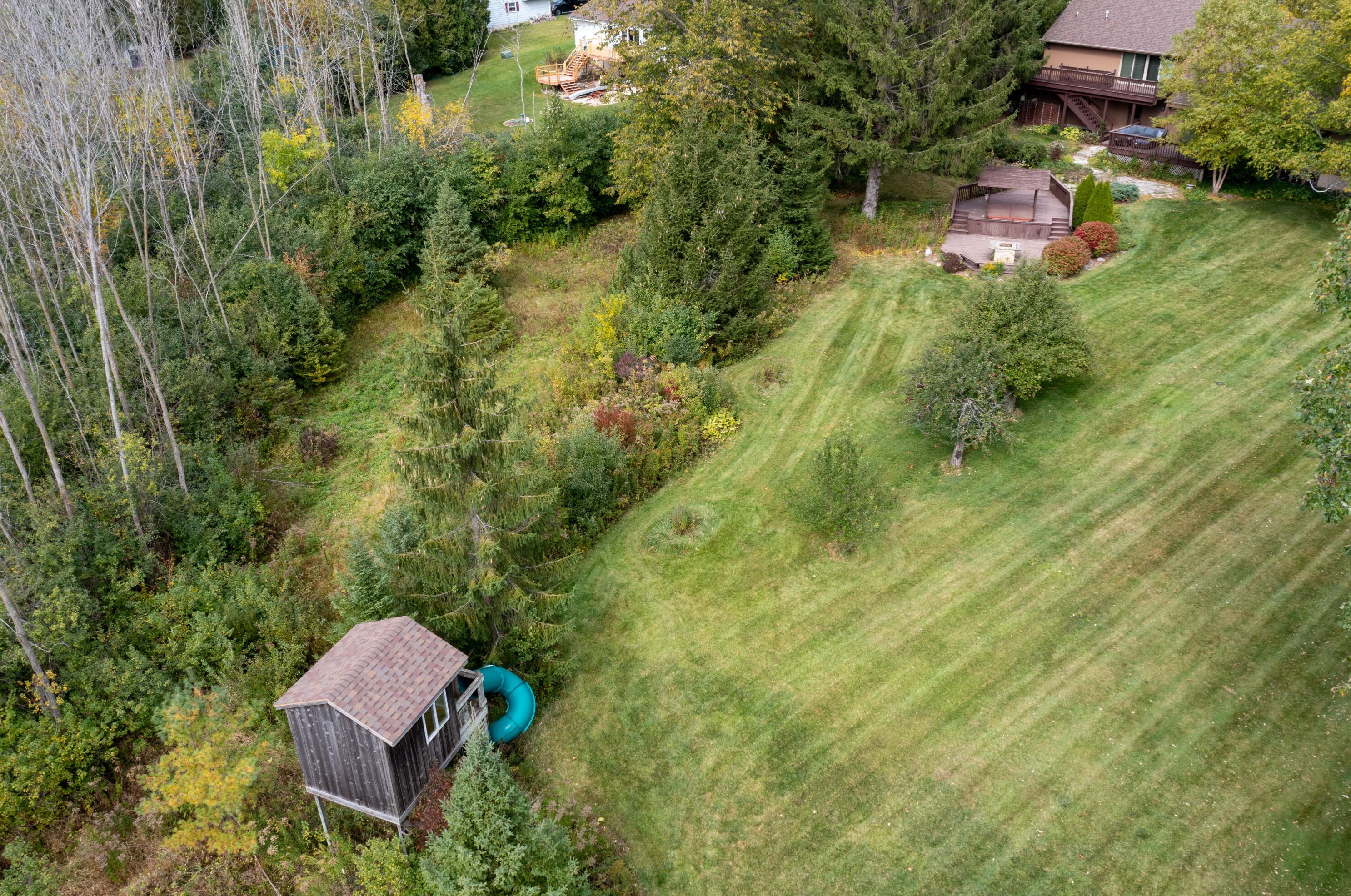 10057 Flagstone Dr, Cedarburg WI  53012-8822 exterior