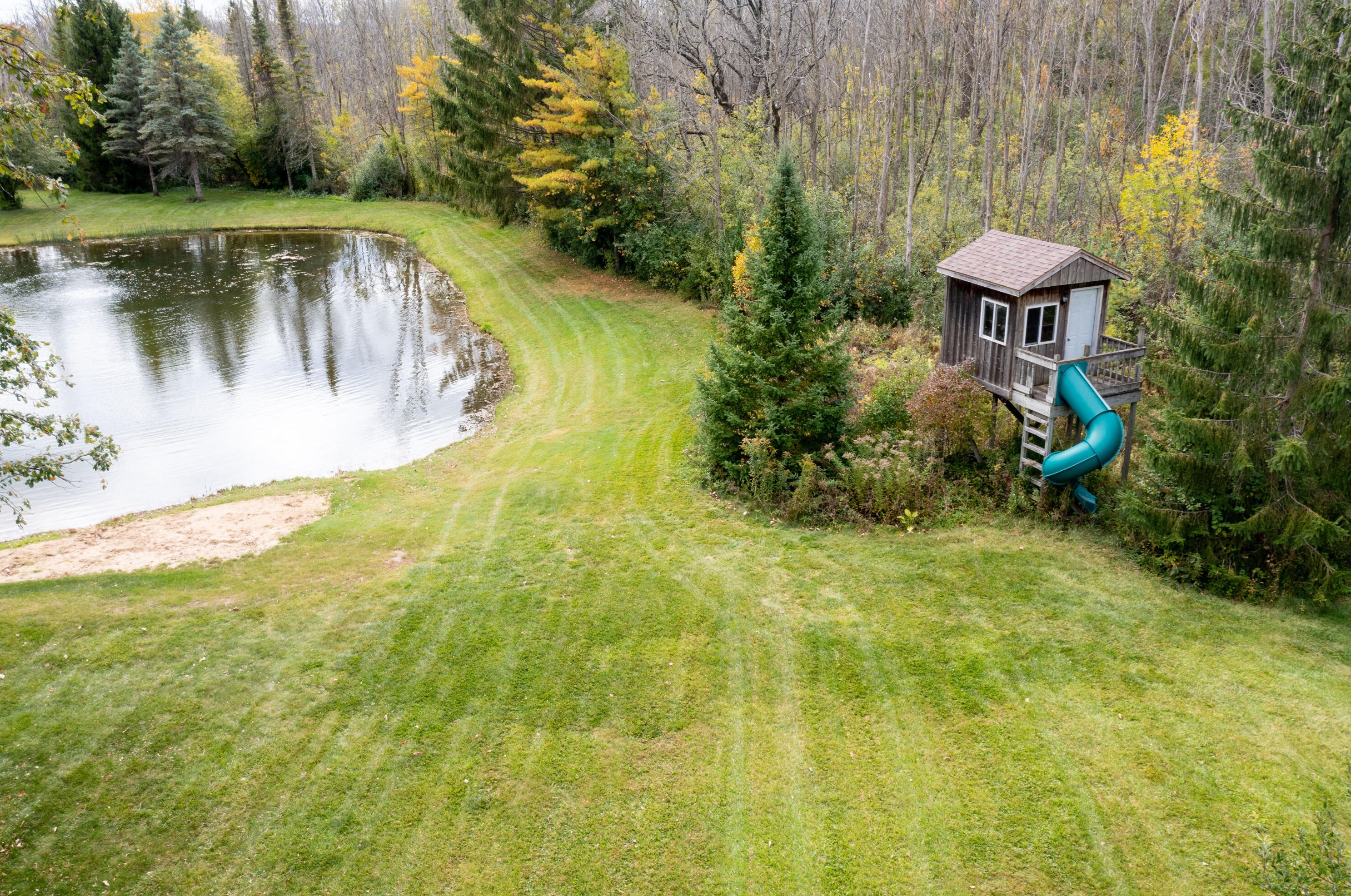10057 Flagstone Dr, Cedarburg WI  53012-8822 exterior