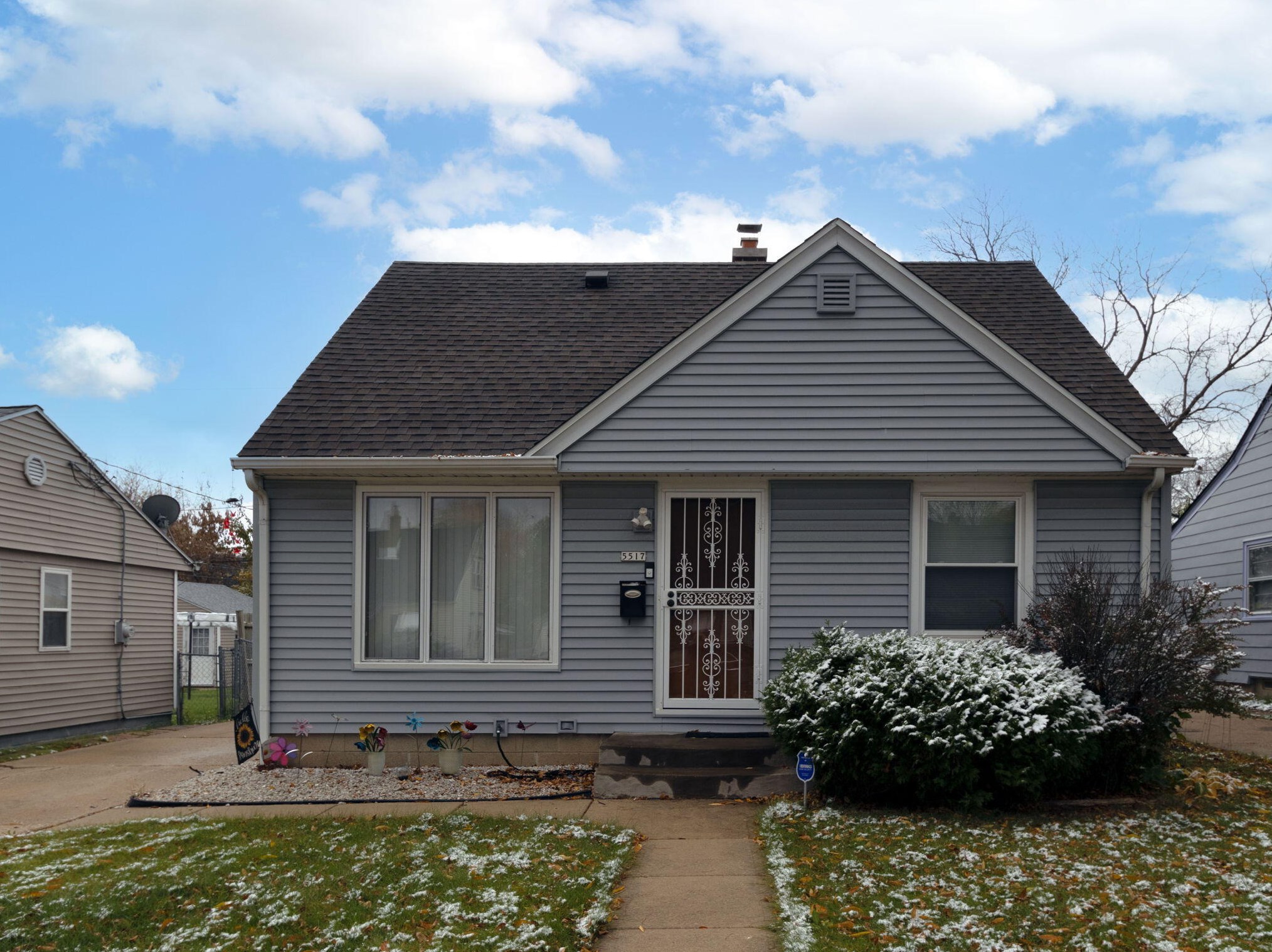 5517 55th St, Milwaukee, WI 53218-3213