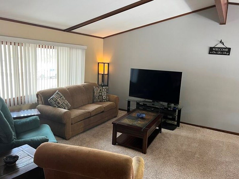 615 10th St, Oostburg, WI 53070-1307