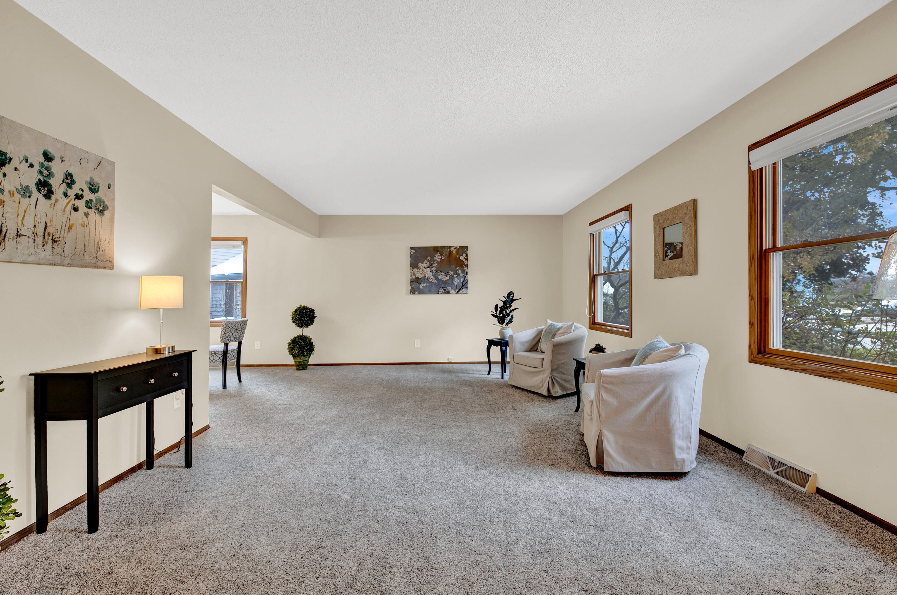 6748 Radburn Ln, Greendale, WI 53129