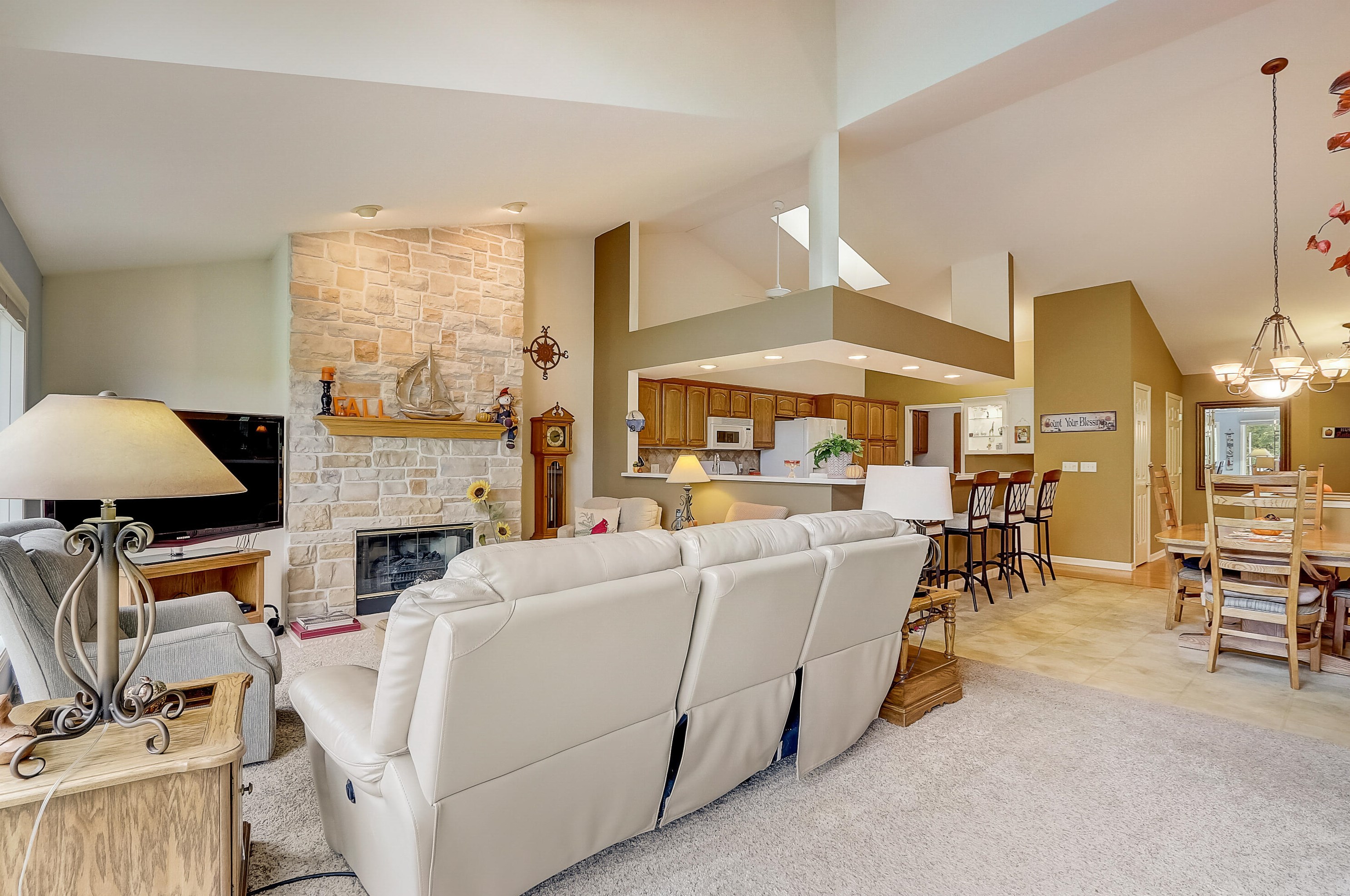 426 Oak Tree Ct, Chenequa, WI 53029