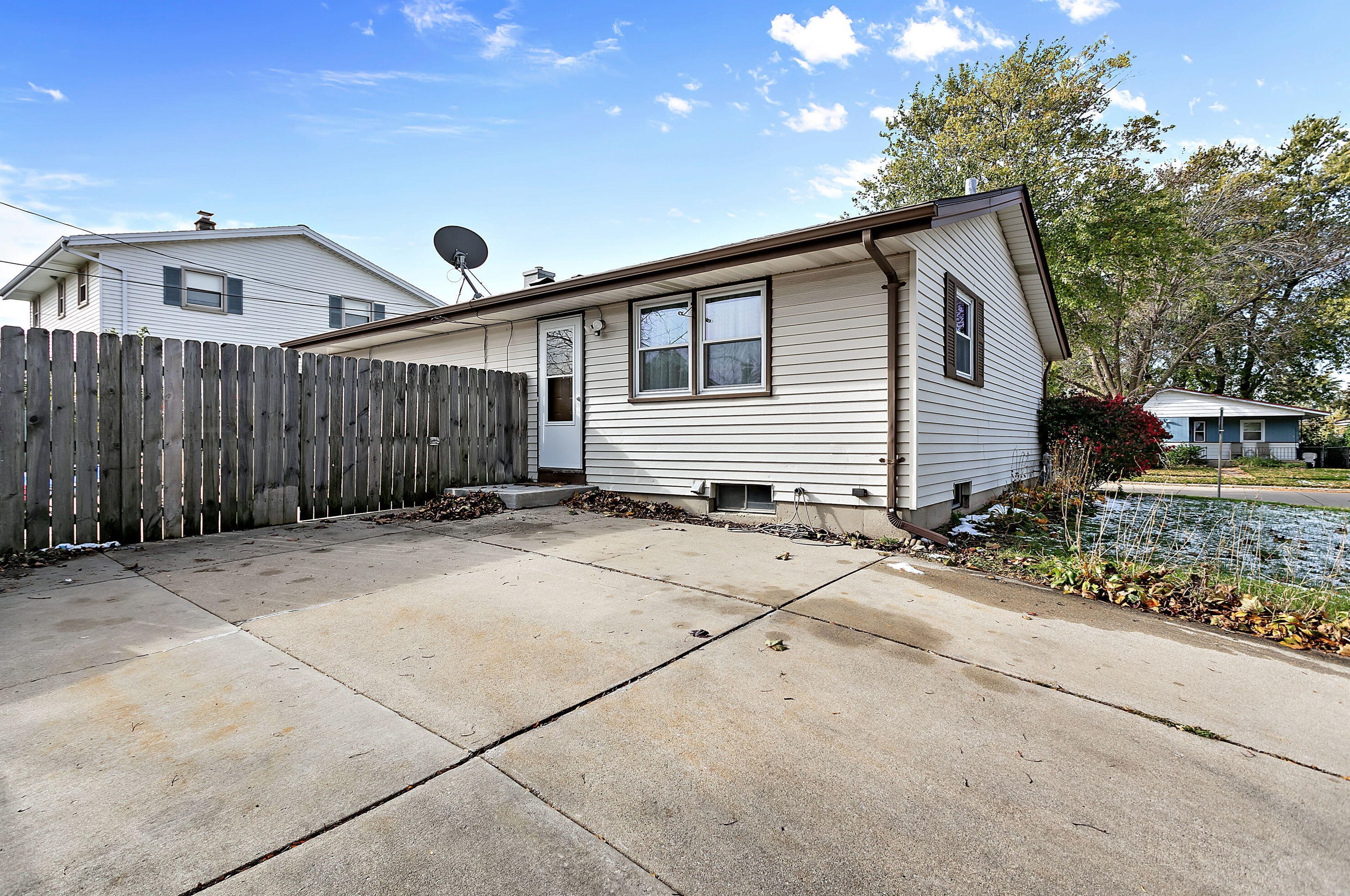 2215 Georgia Ave, Racine WI  53404-1911 exterior