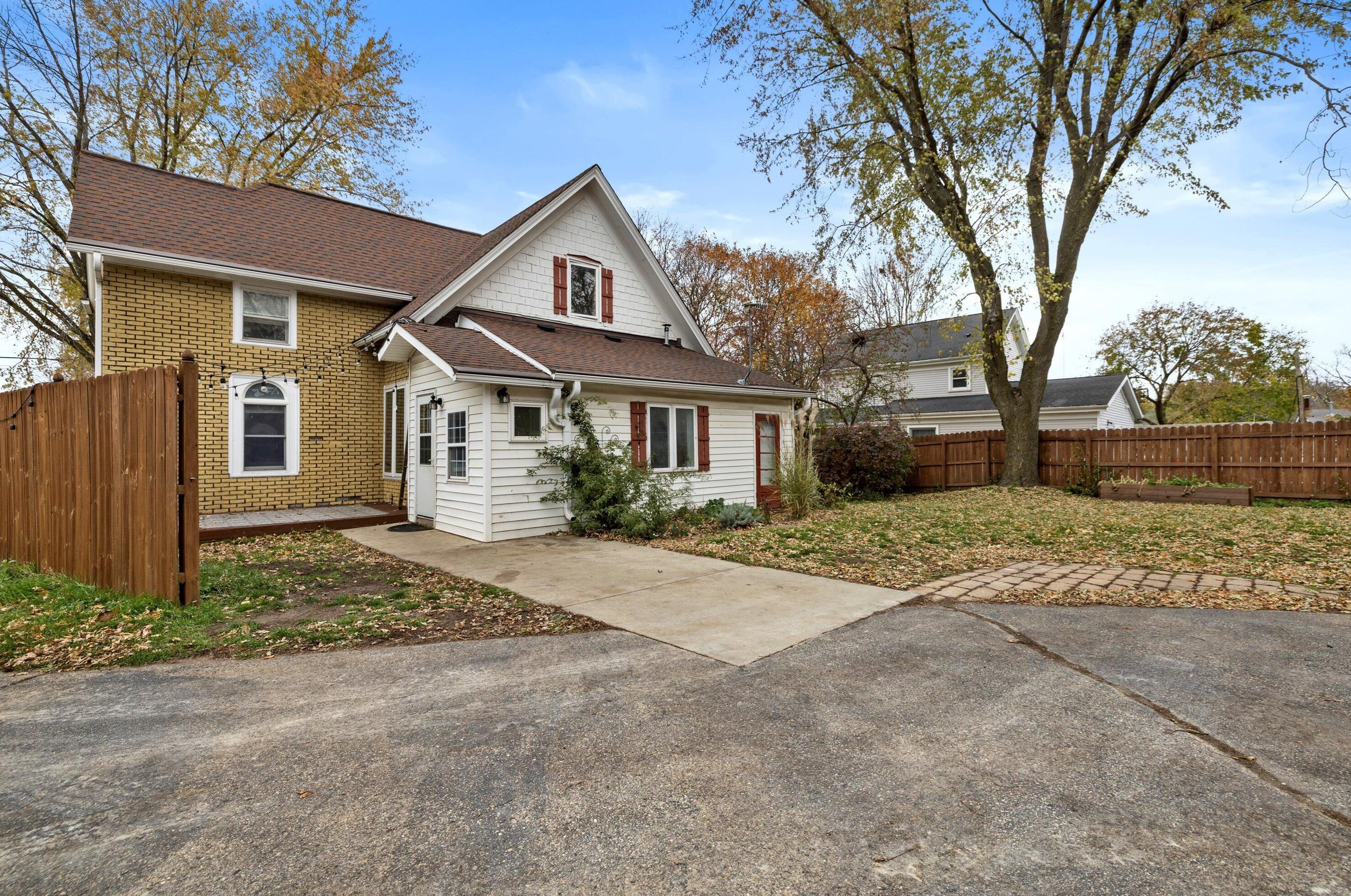 508 Mchenry St, Lyons WI  53105-2128 exterior