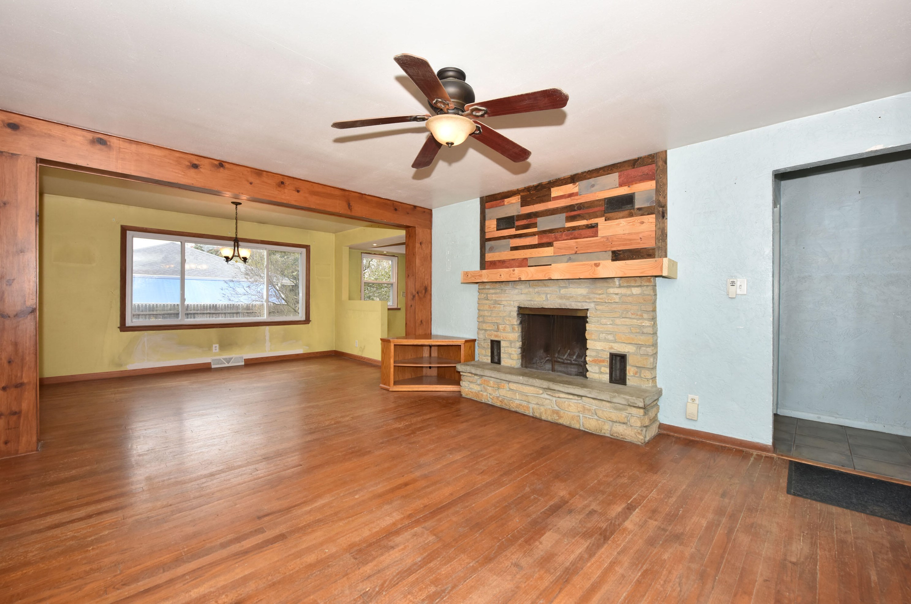 14300 W Gatewood Dr, Waukesha, WI 53151
