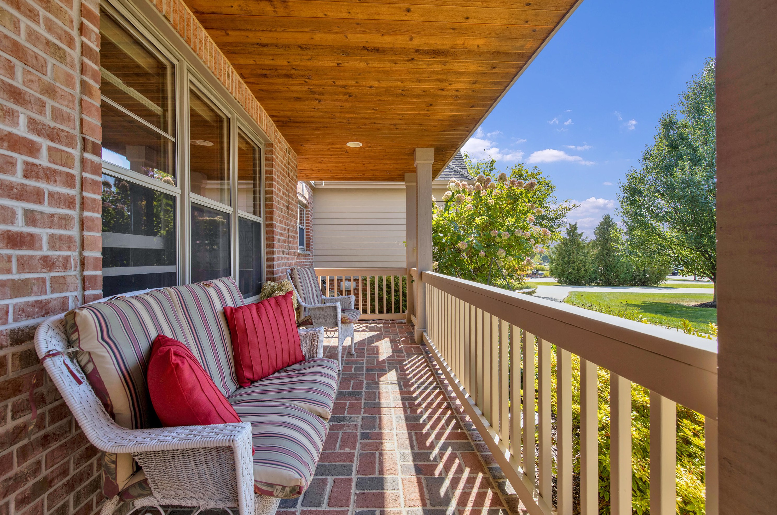 7374 Cambridge Dr, Hales Corners, WI 53132-1975