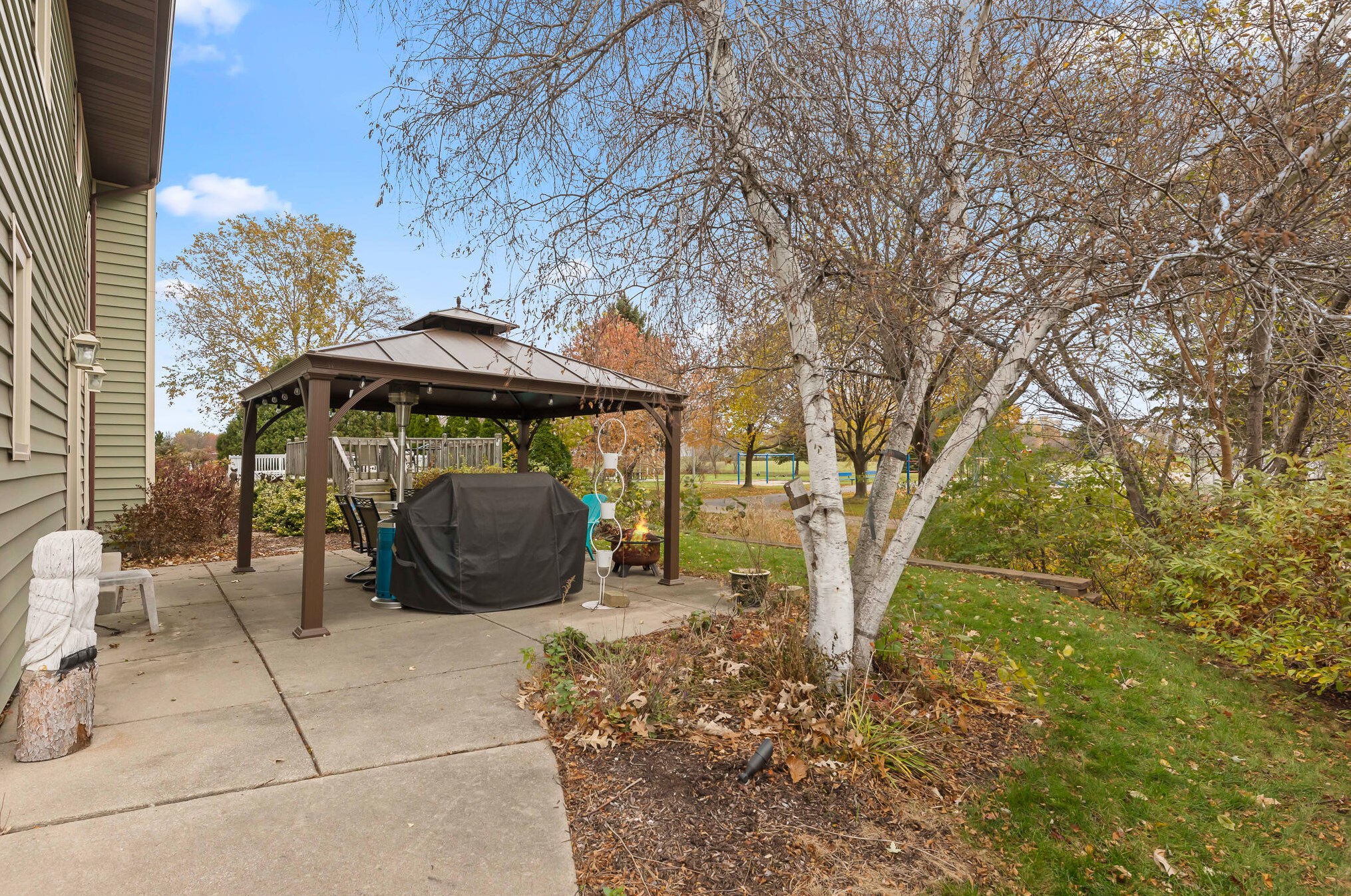 8212 Parkview Ct, Oak Creek, WI 53154-7458