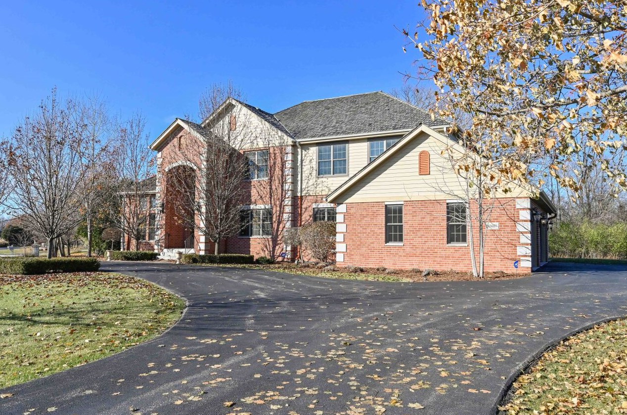 10685 N Wood Crest Dr, Thiensville, WI 53092