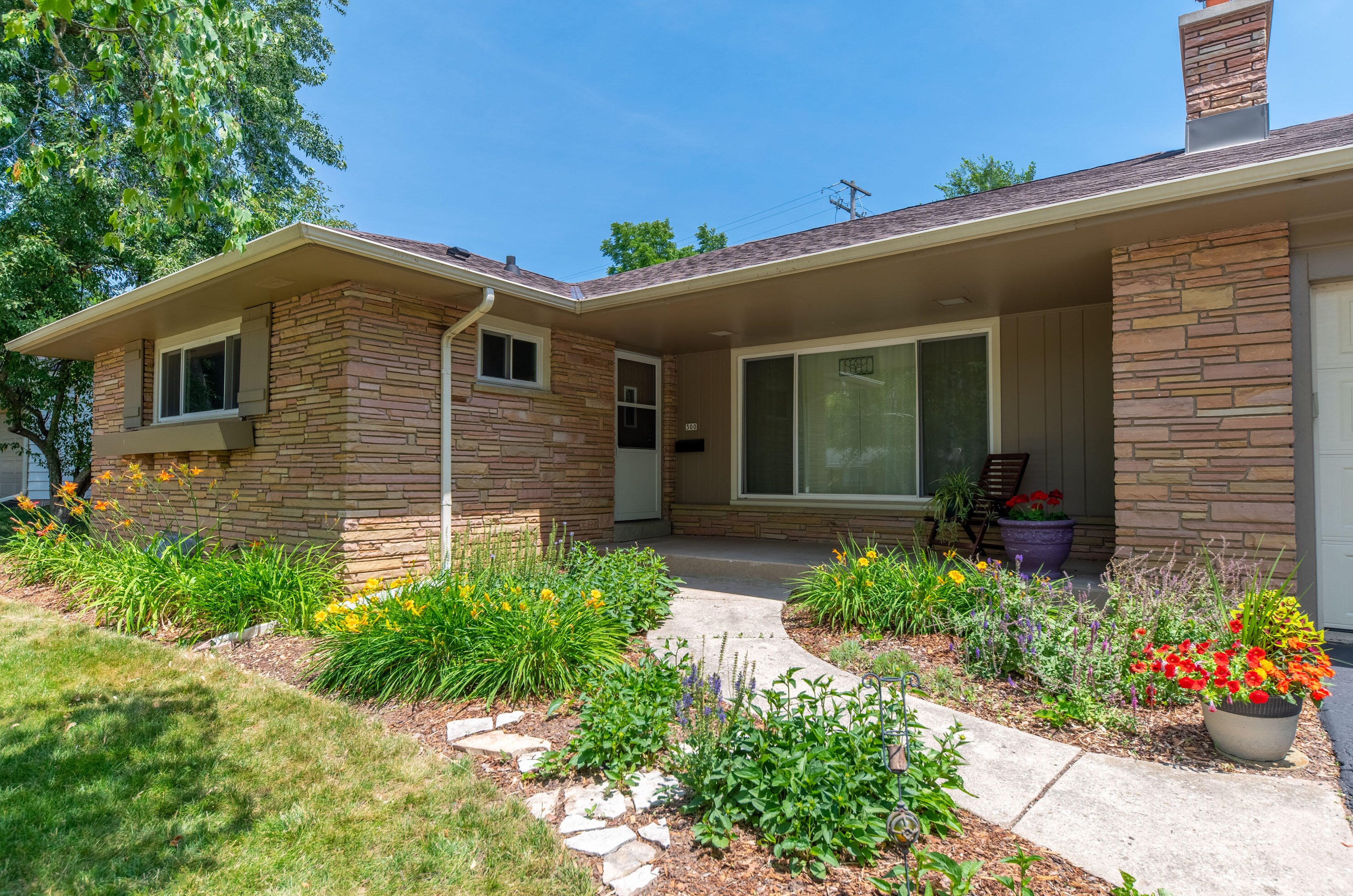 300 Madero Dr, Thiensville, WI 53092