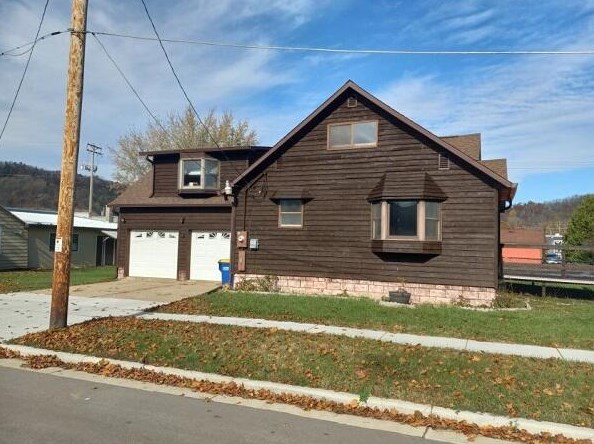 303 Anderson St, Coon Valley, WI 54623
