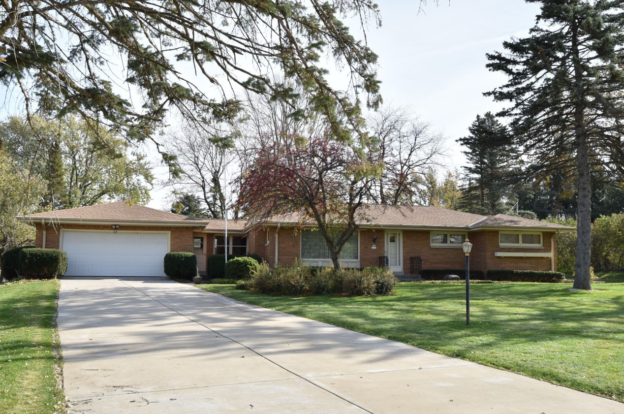 4130 160th St, Brookfield, WI 53005-1400