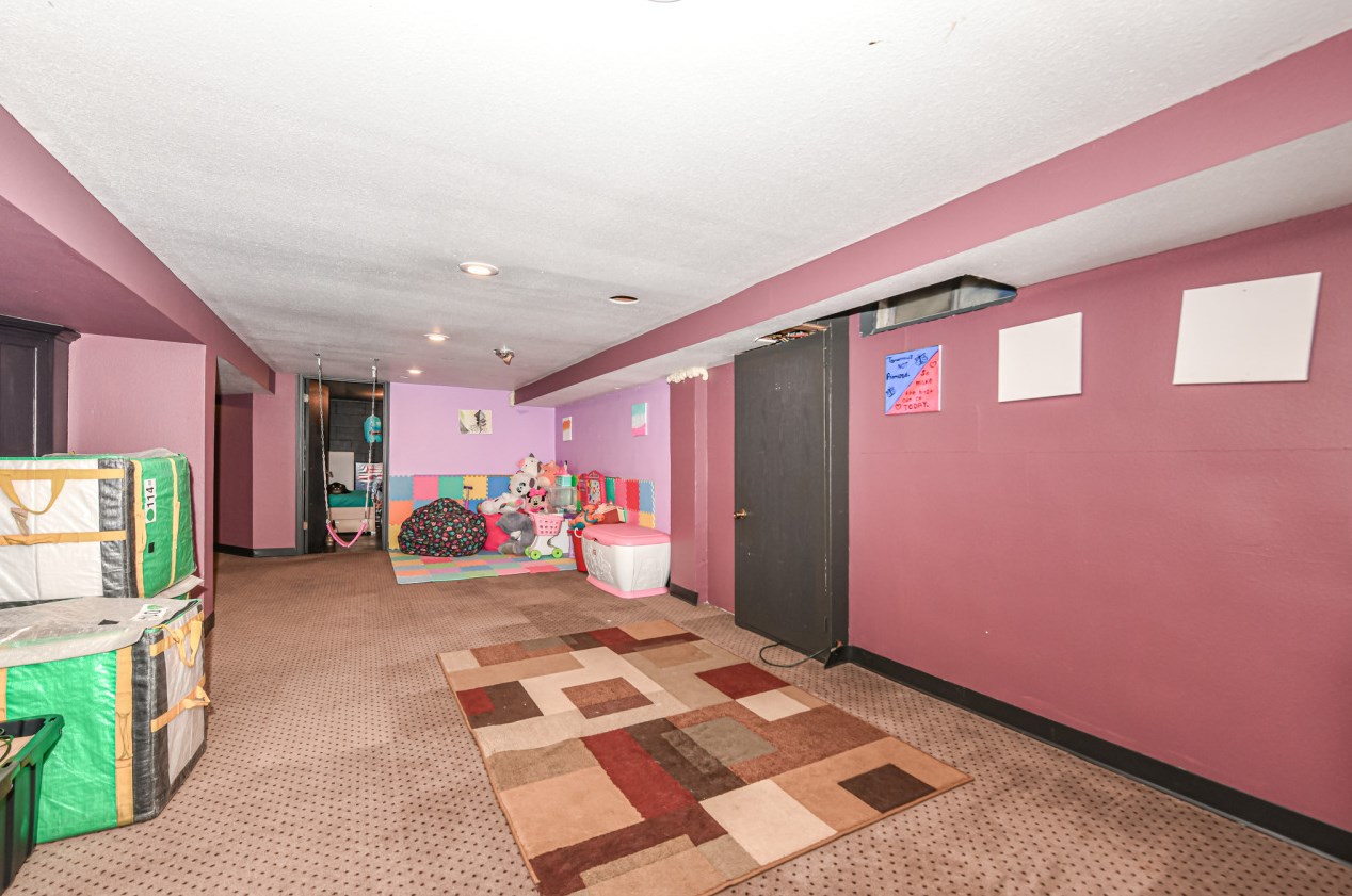 1800 Drexel Blvd, South Milwaukee WI  53172-2926 exterior