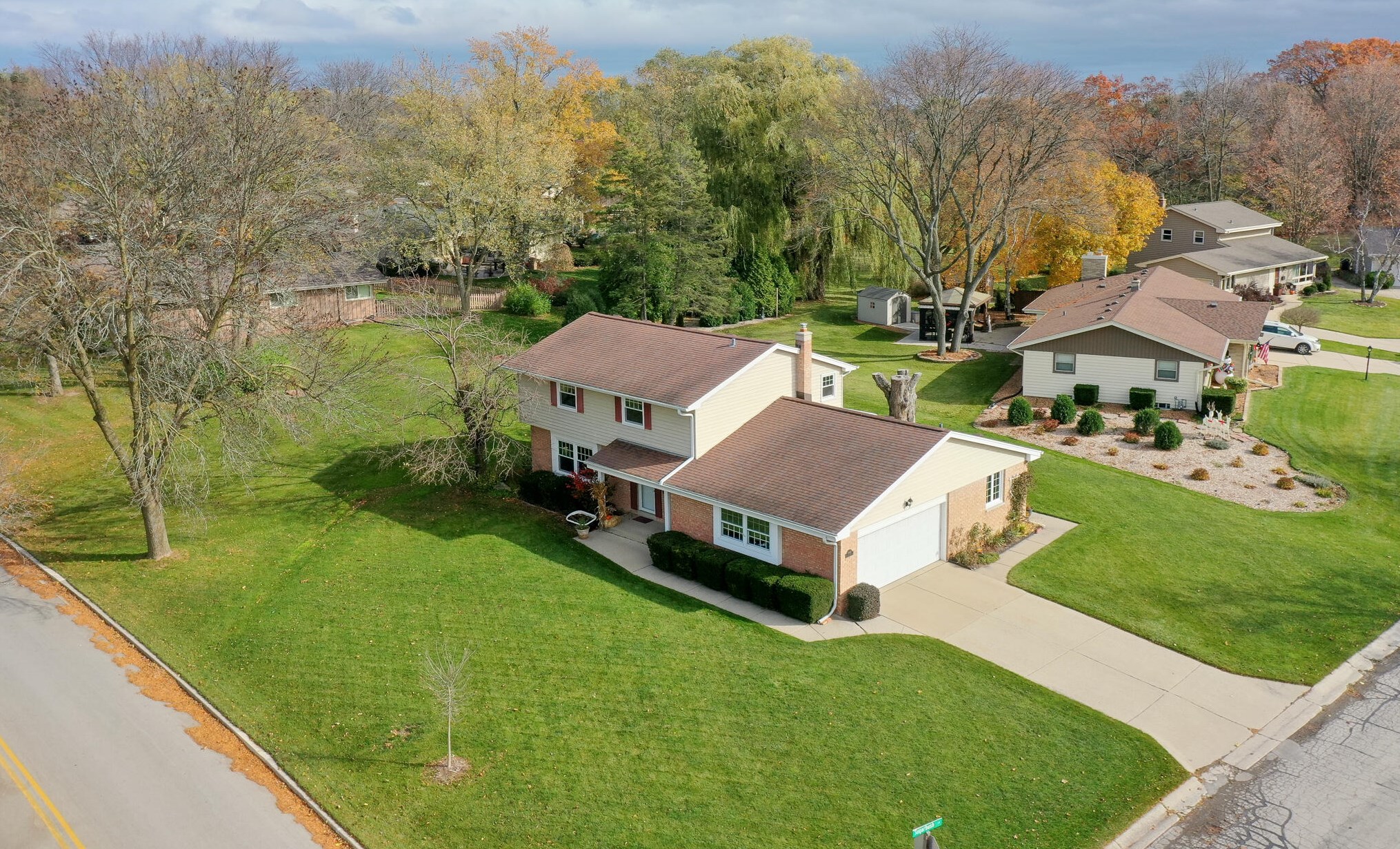 5902 Sugarbush Ct, Greendale, WI 53129