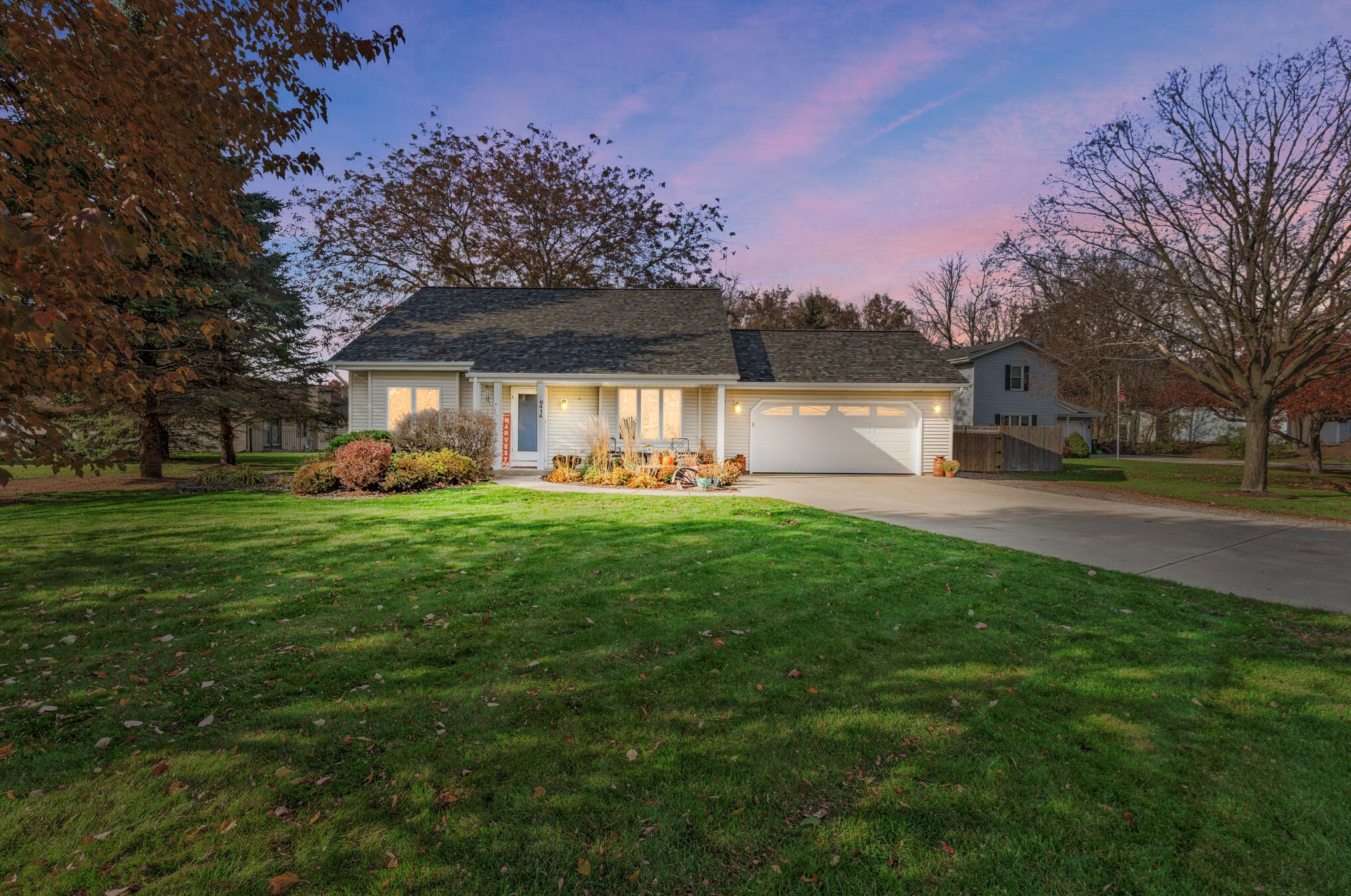 6414 N Tichigan Rd, Waterford, WI 53185