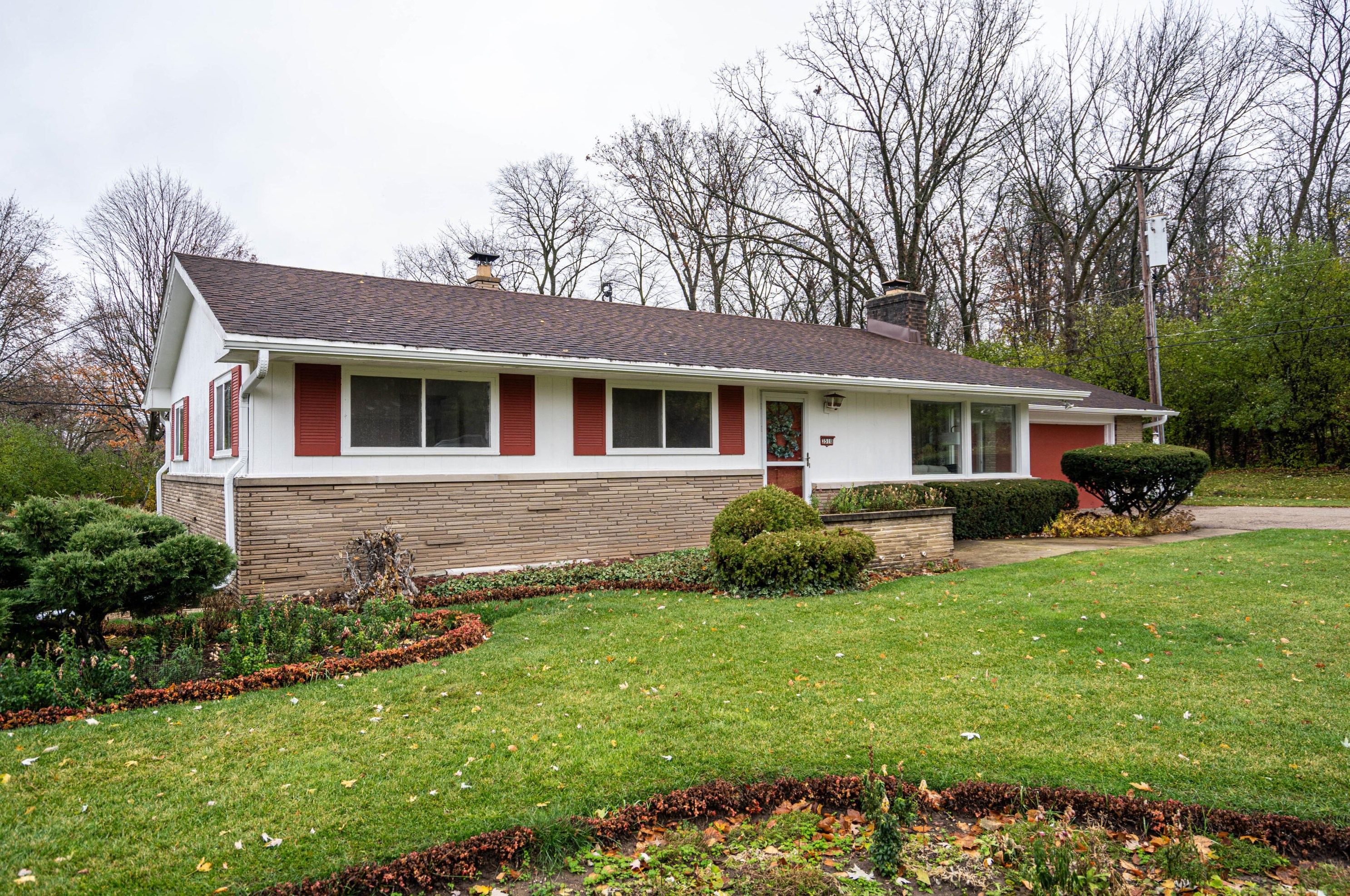 3510 Paradise Ln, Brookfield, WI 53045