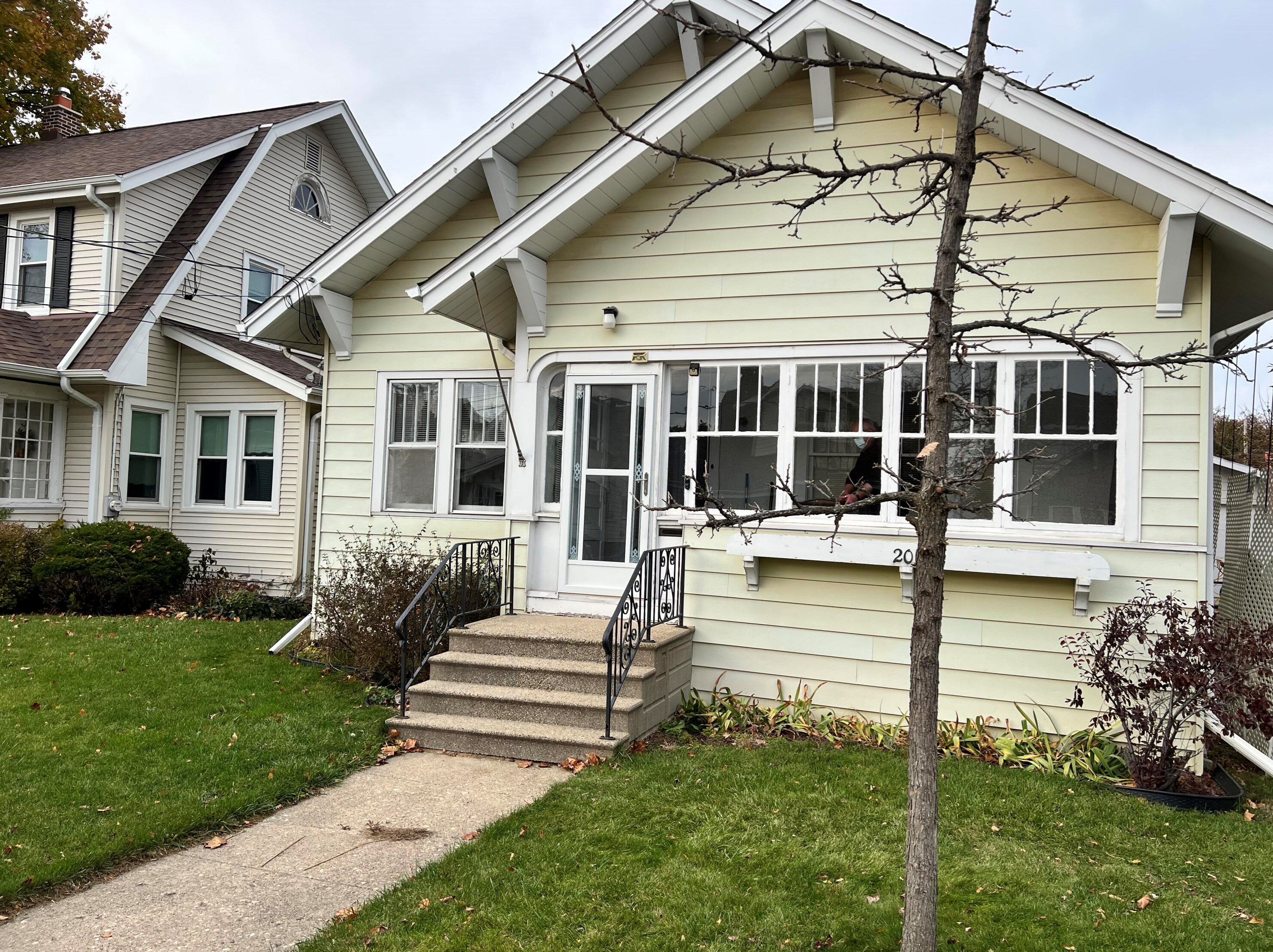 2014 74th St, Kenosha, WI 53143