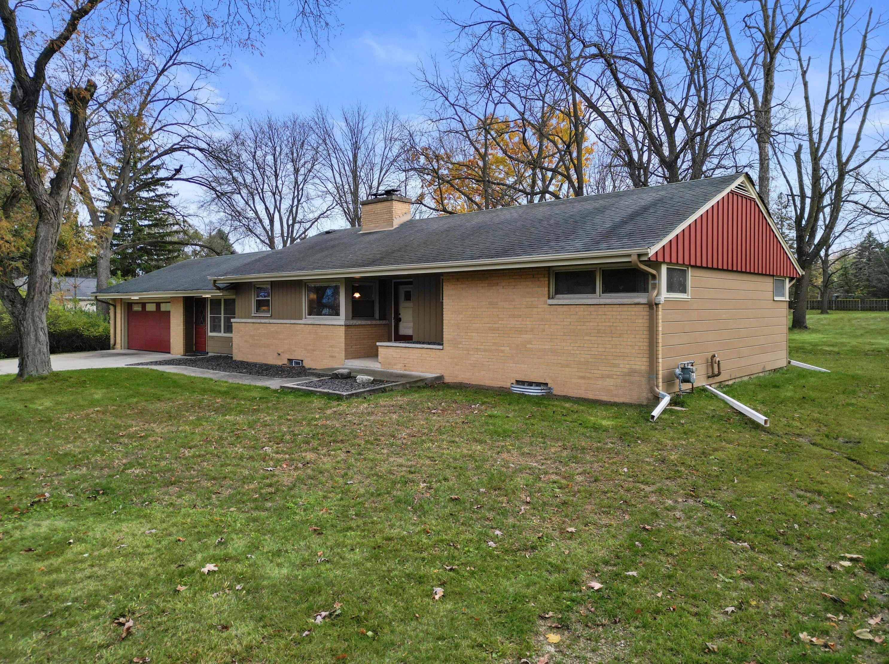 12945 Oriole Ln, Brookfield, WI 53005-7709