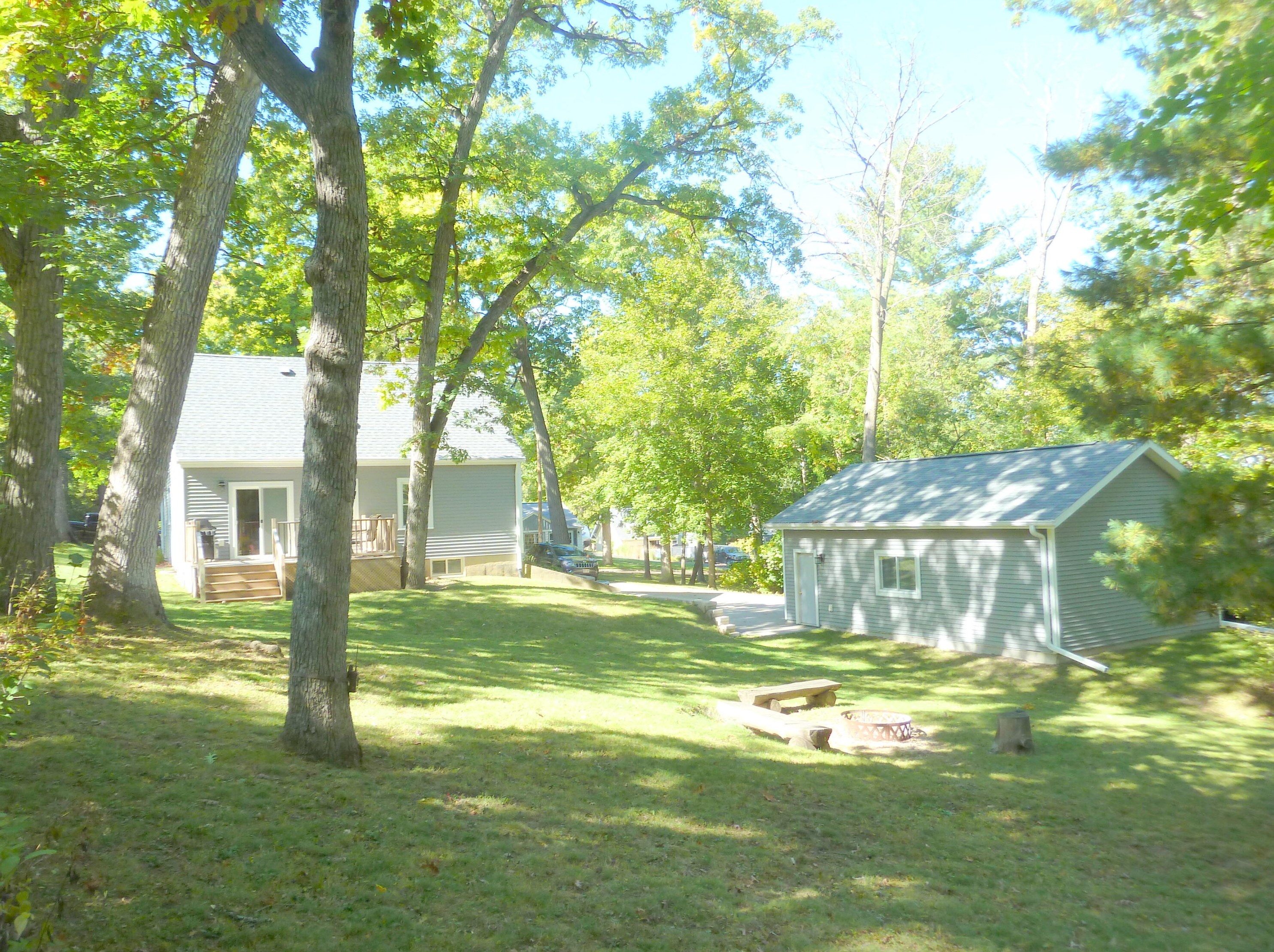 230 1st St, Pewaukee, WI 53072-3602