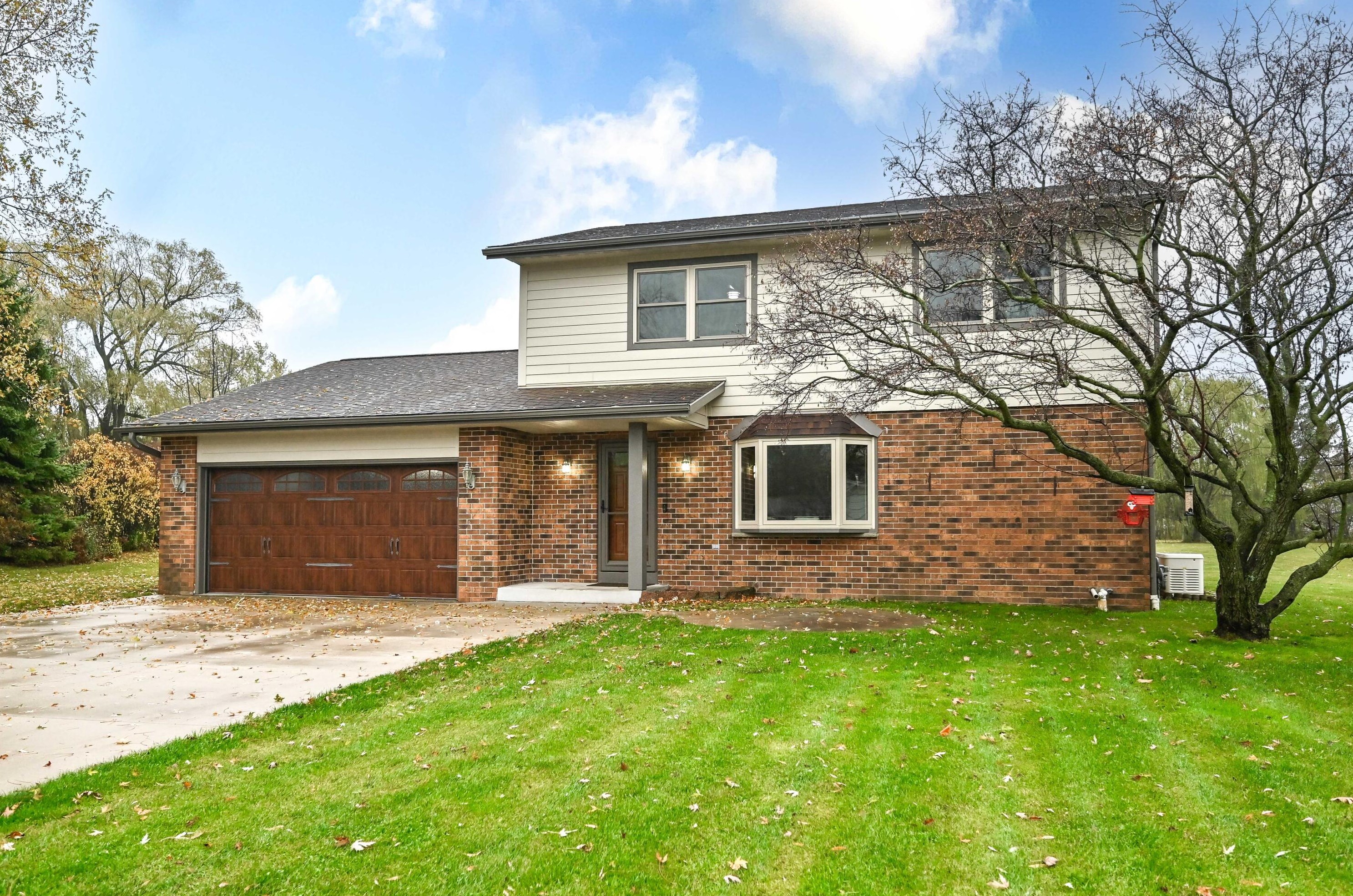 1013 W El Patio Ln, Thiensville, WI 53092