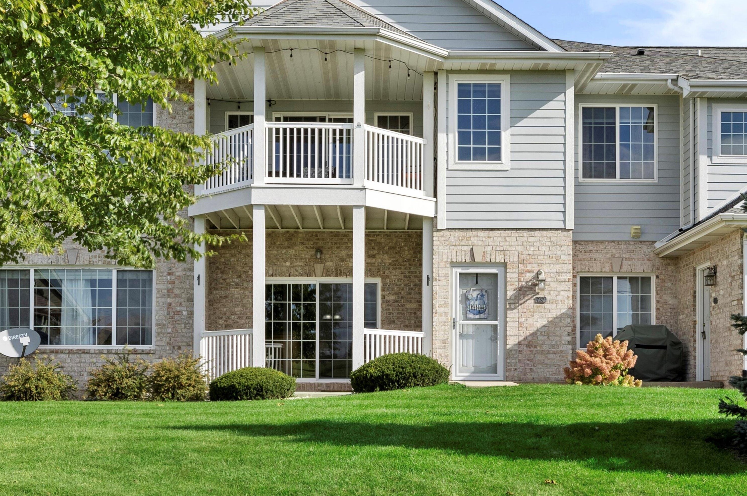 9274 Creekside Cir #232, Kenosha, WI 53158