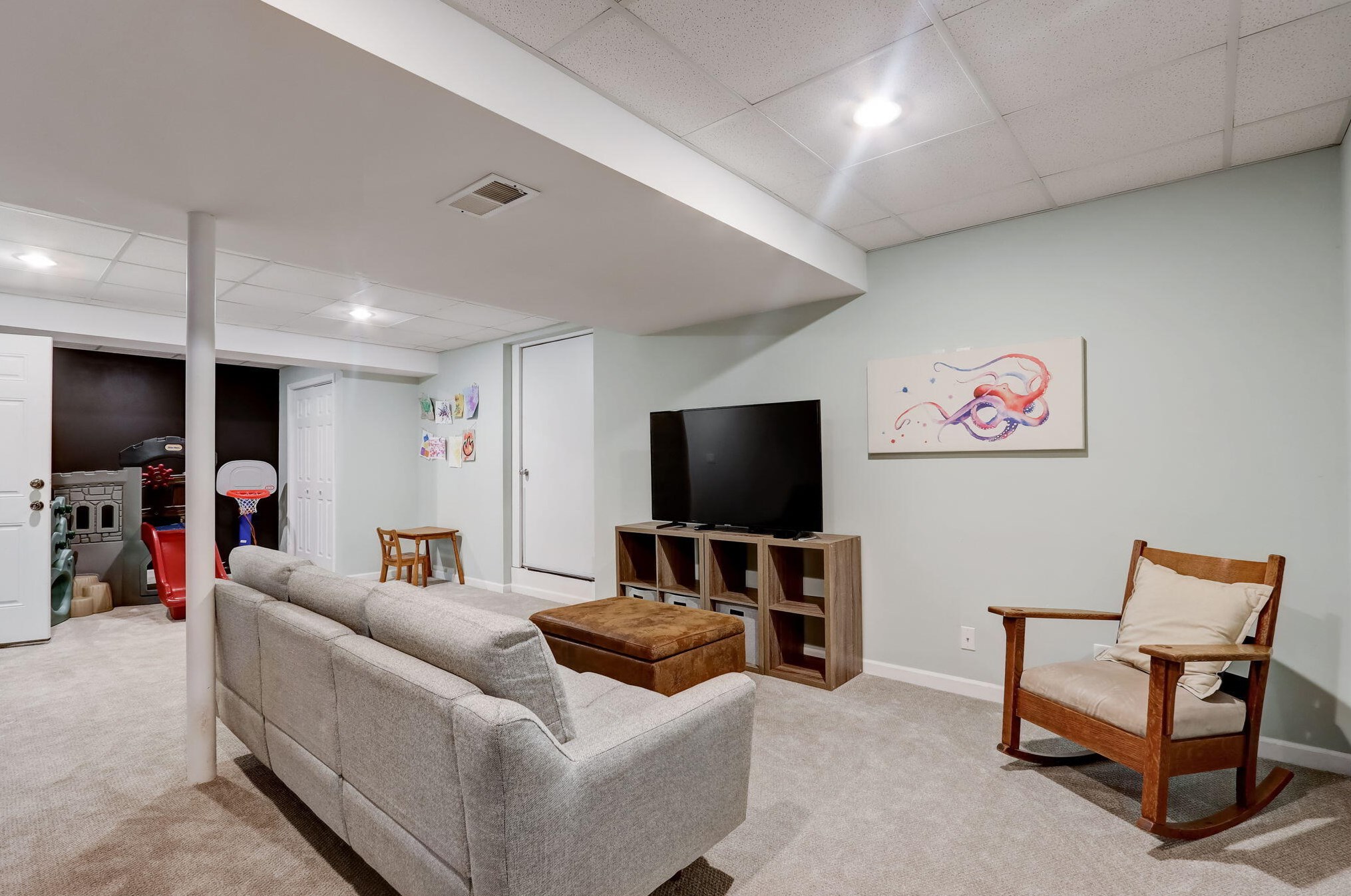 468 Garrison Ct, Delafield WI  53018-2033 exterior