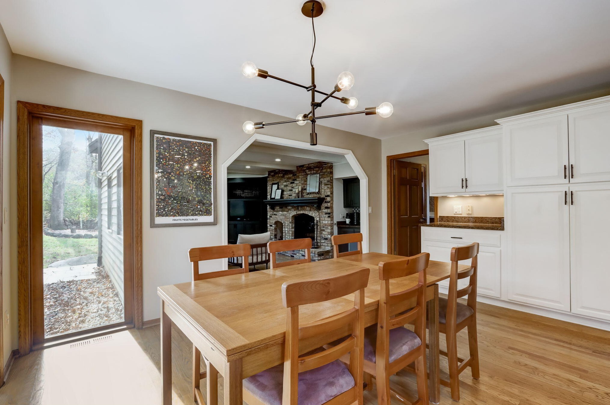 468 Garrison Ct, Delafield WI  53018-2033 exterior