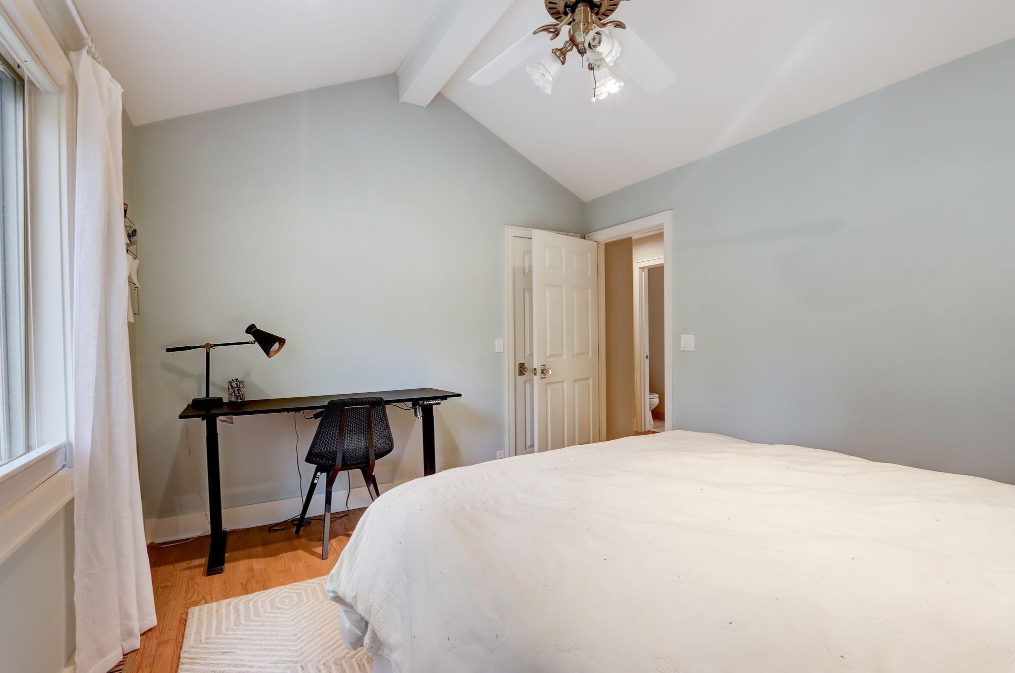 468 Garrison Ct, Delafield WI  53018-2033 exterior