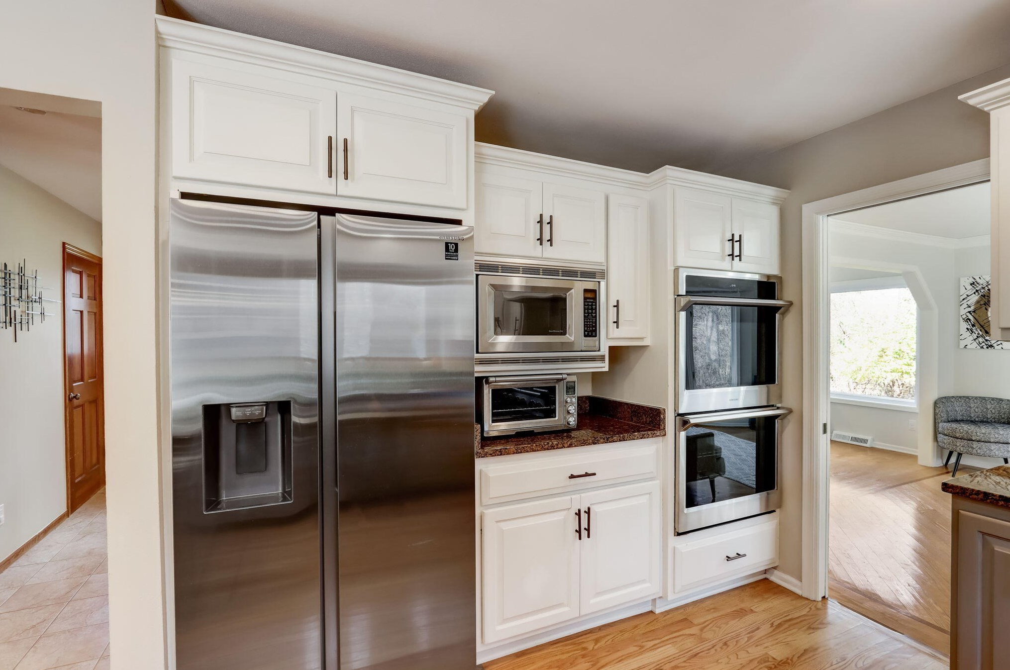 468 Garrison Ct, Delafield WI  53018-2033 exterior