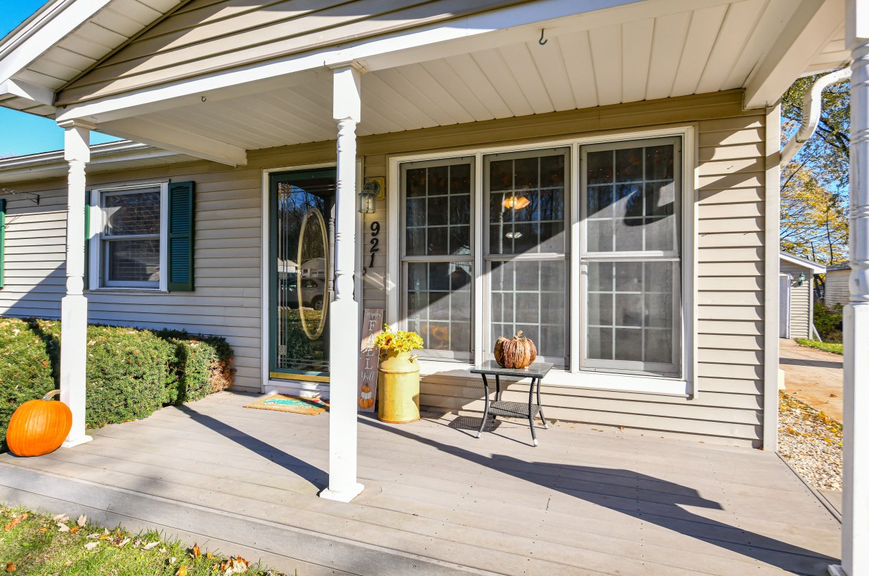 921 Carey St, Lake Geneva, WI 53147