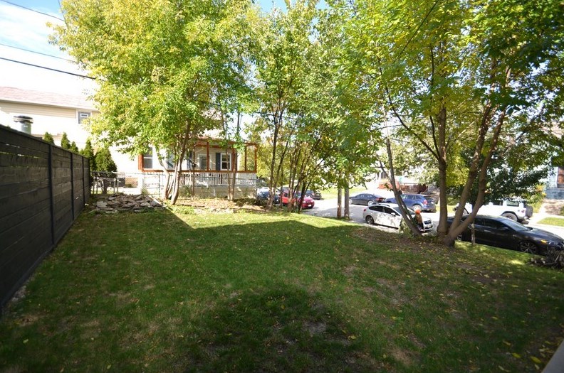 1645 Astor St, Milwaukee WI  53202-2107 exterior