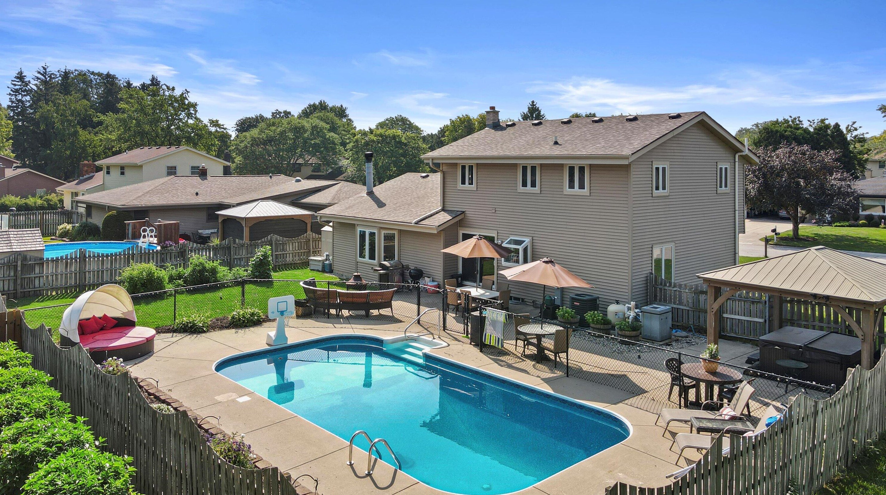 15207 W Fenway Ct, Waukesha, WI 53151