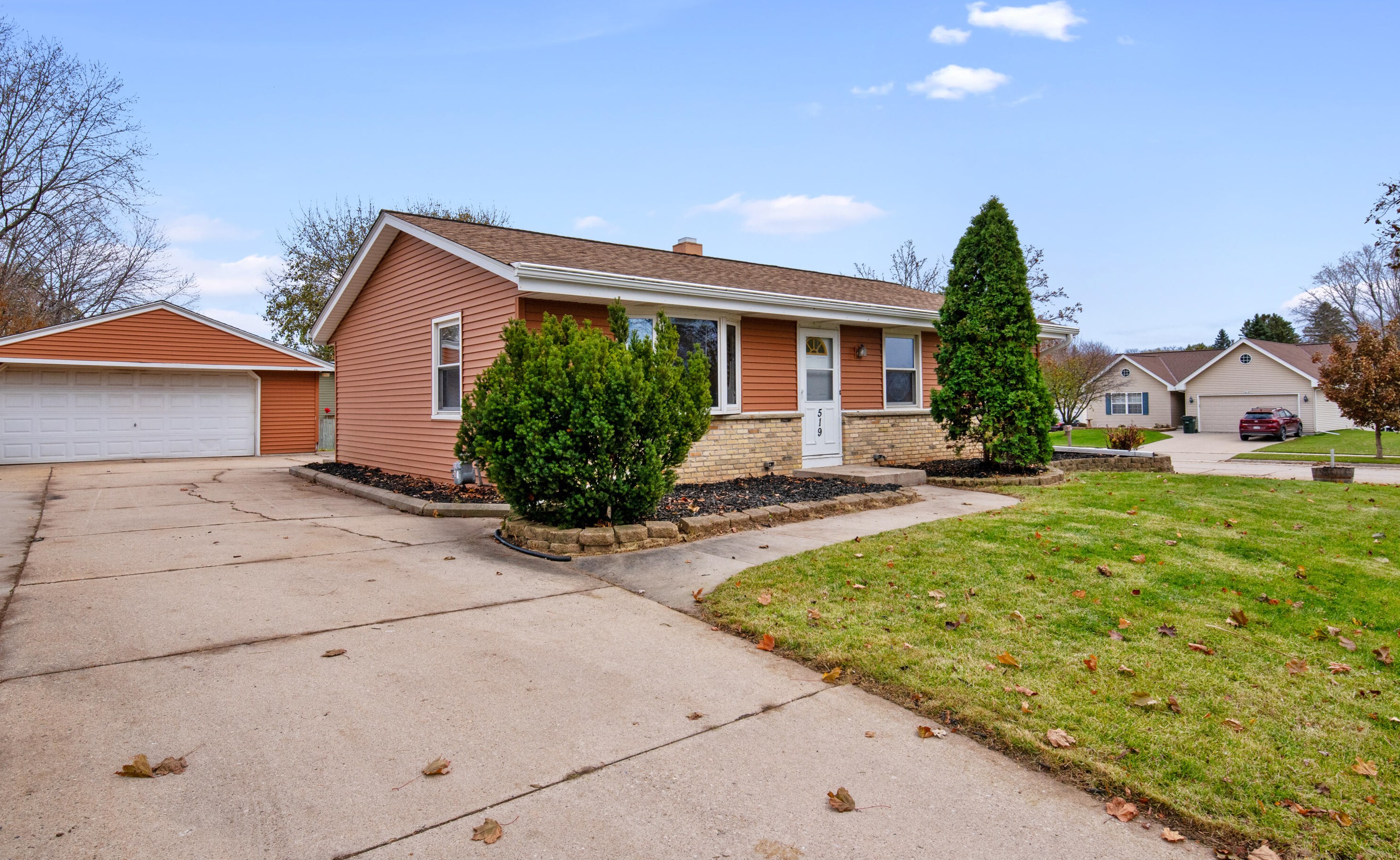 519 Lenora Dr, West Bend, WI 53090-2701