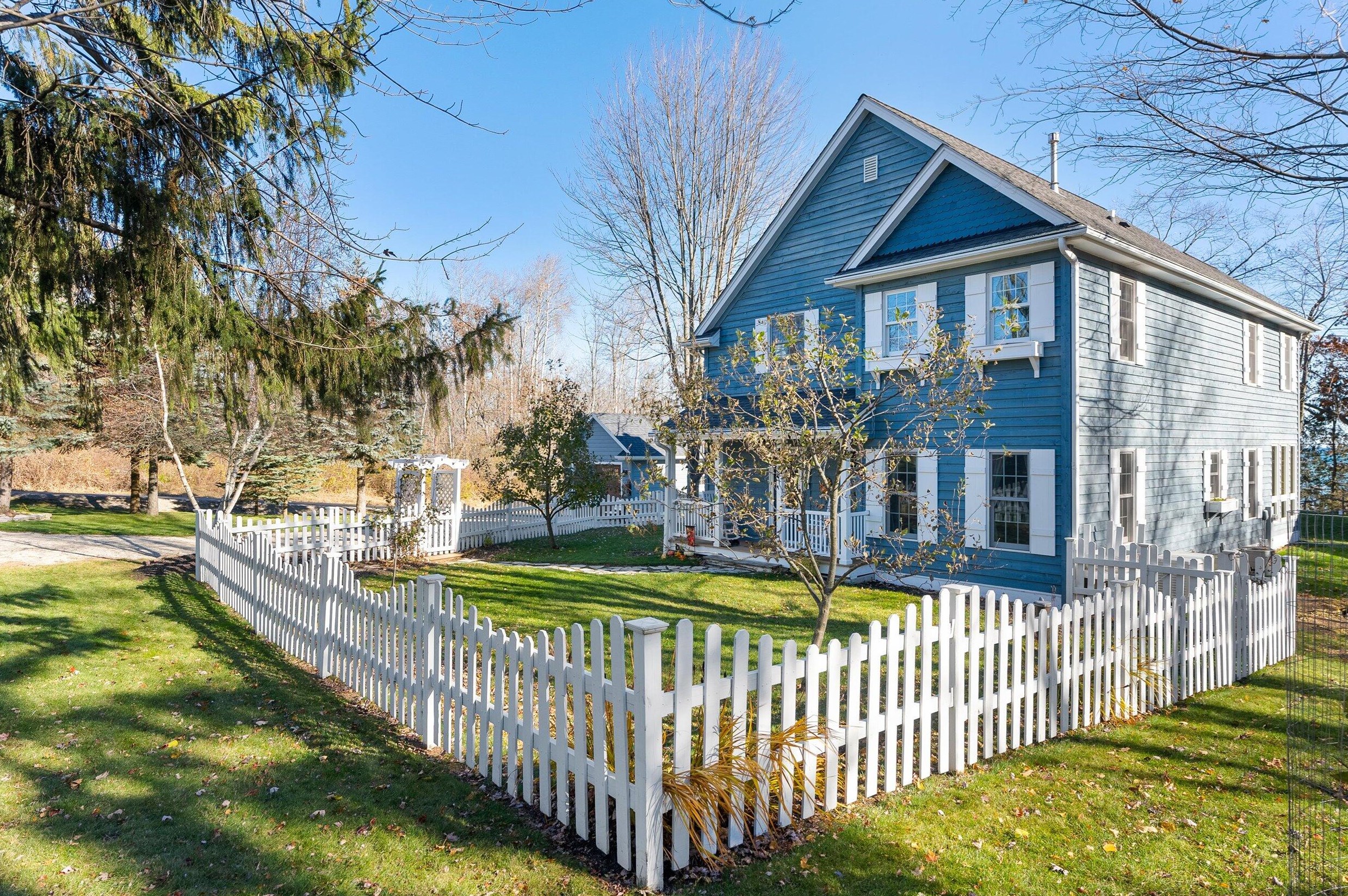 4996 Lake Bluff Rd, Port Washington, WI 53074