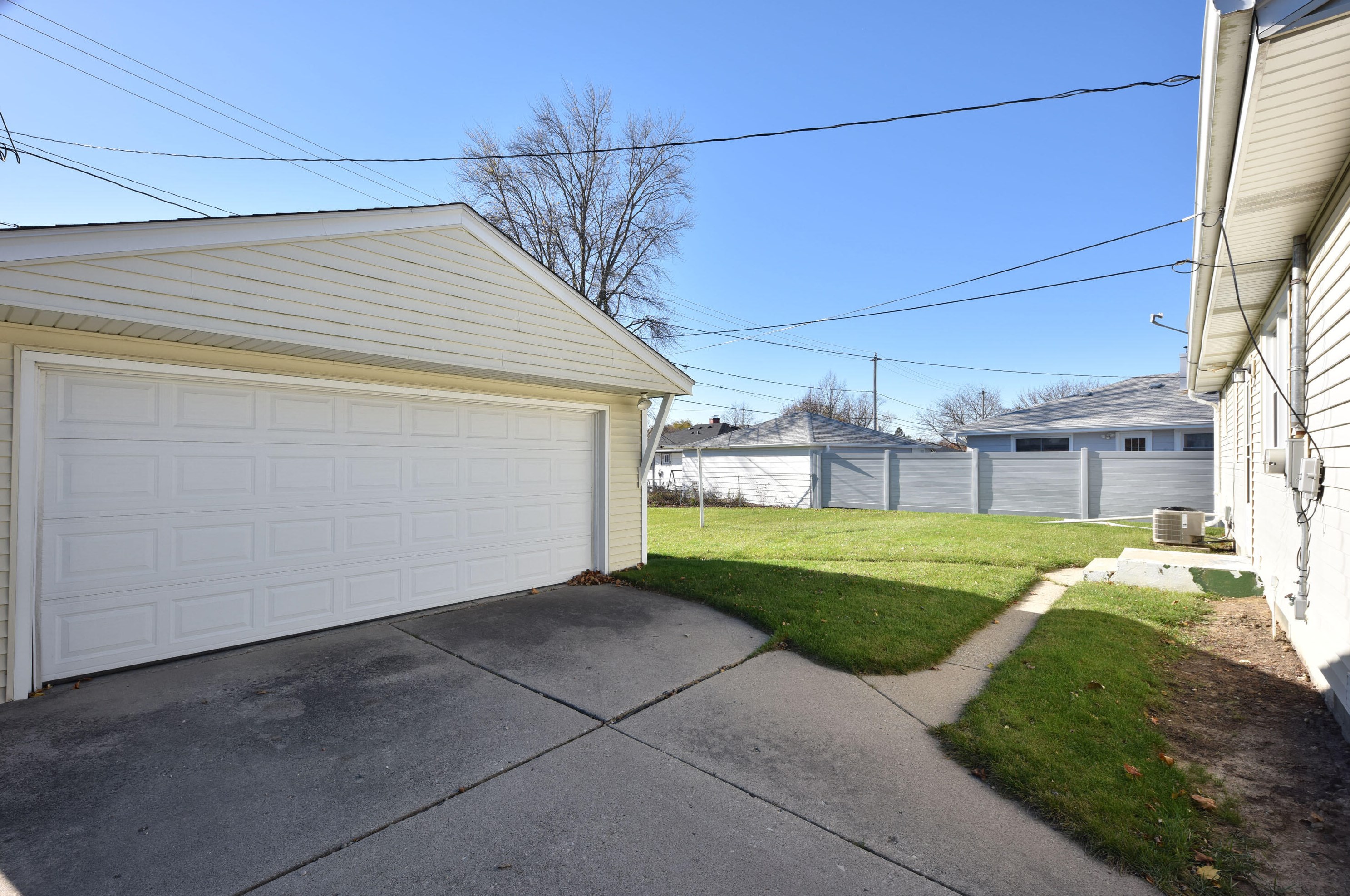 3677 Kimberly Ave, Cudahy WI  53110-3049 exterior