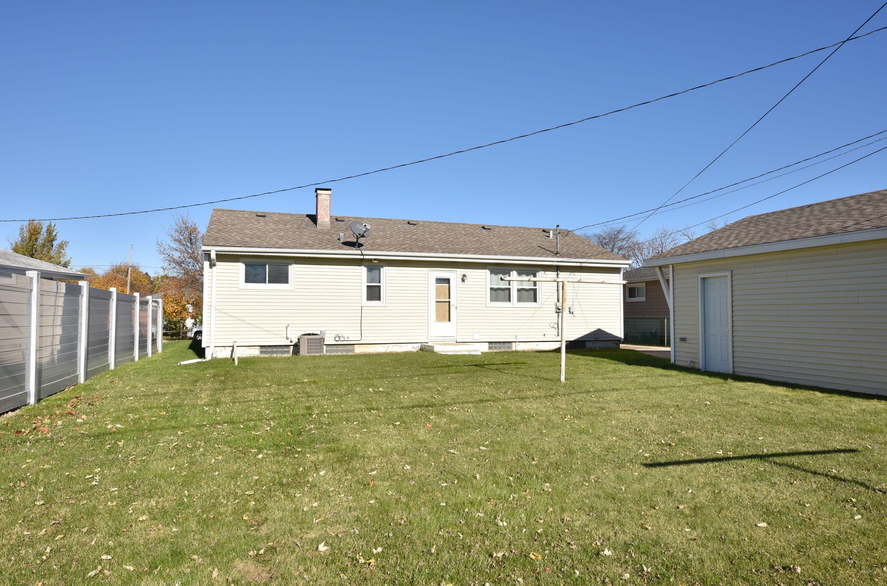 3677 Kimberly Ave, Cudahy WI  53110-3049 exterior
