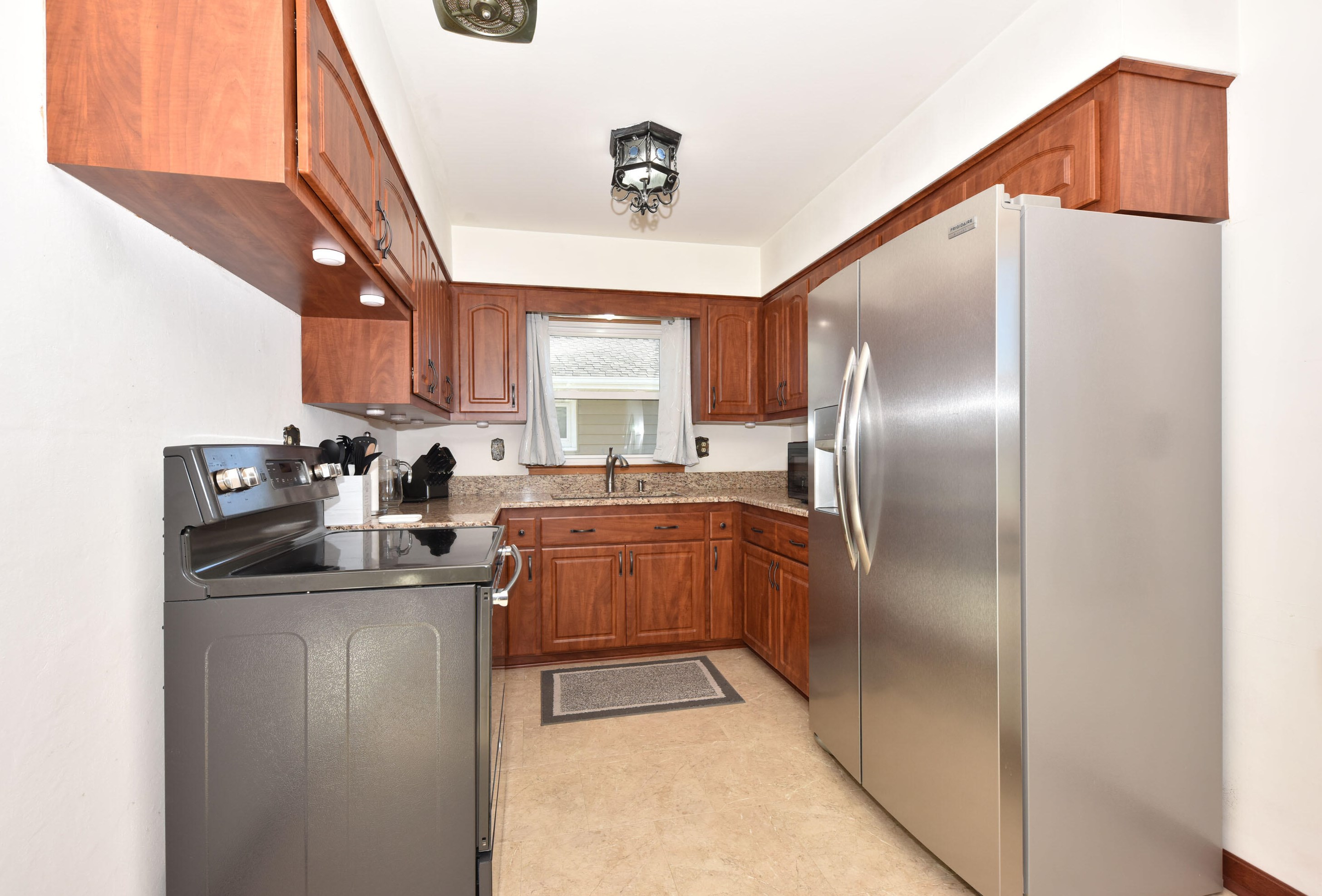 3677 Kimberly Ave, Cudahy WI  53110-3049 exterior