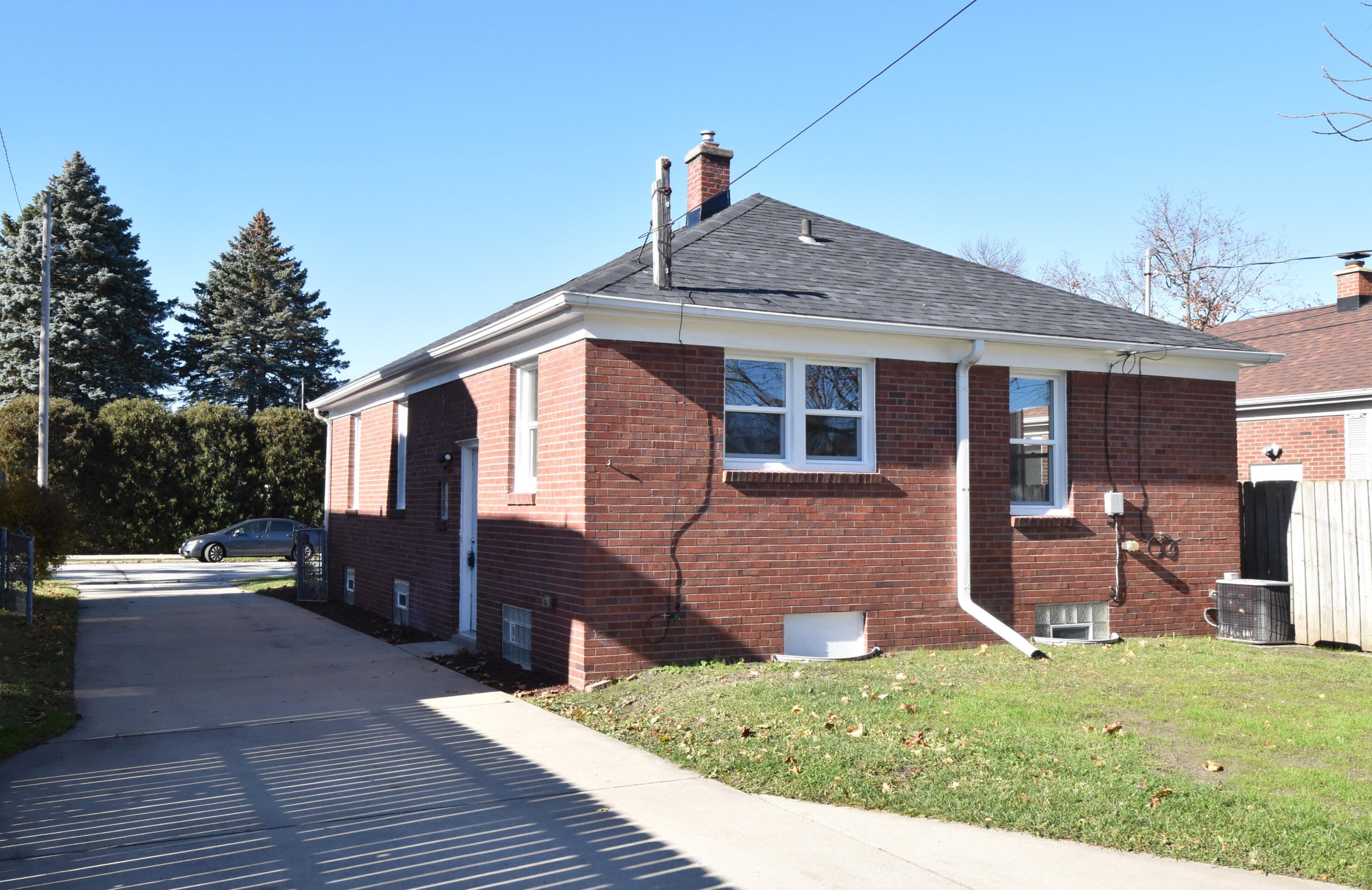 1515 Cleveland Ave, Racine WI  53405-3333 exterior