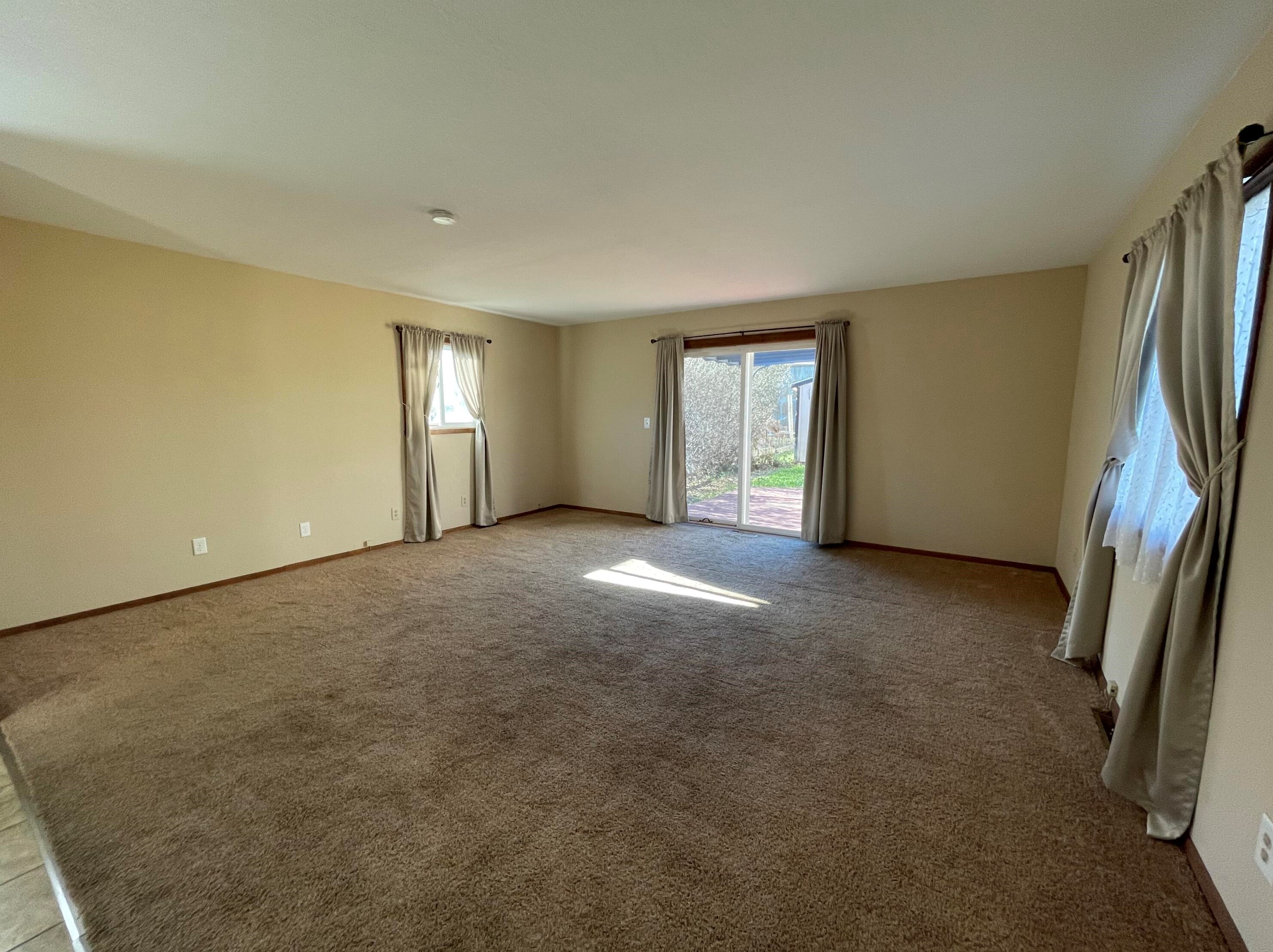 112 S Division Ave, Spring Grove, MN 55974