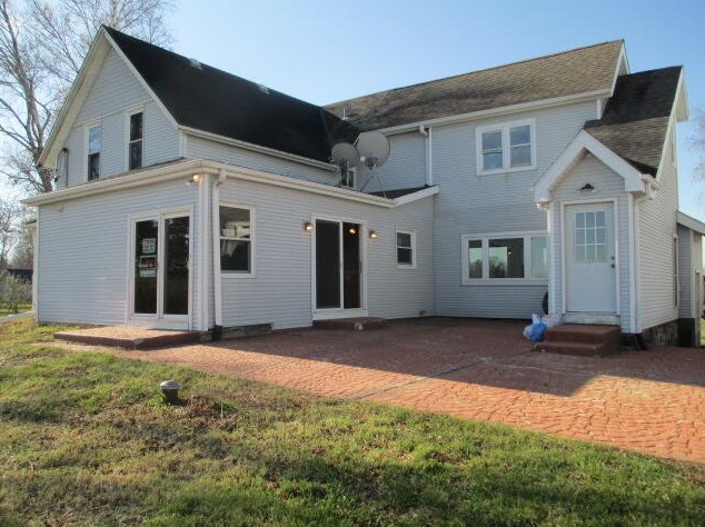 10220 Pleasant Valley Rd, Cedarburg, WI 53012-9793
