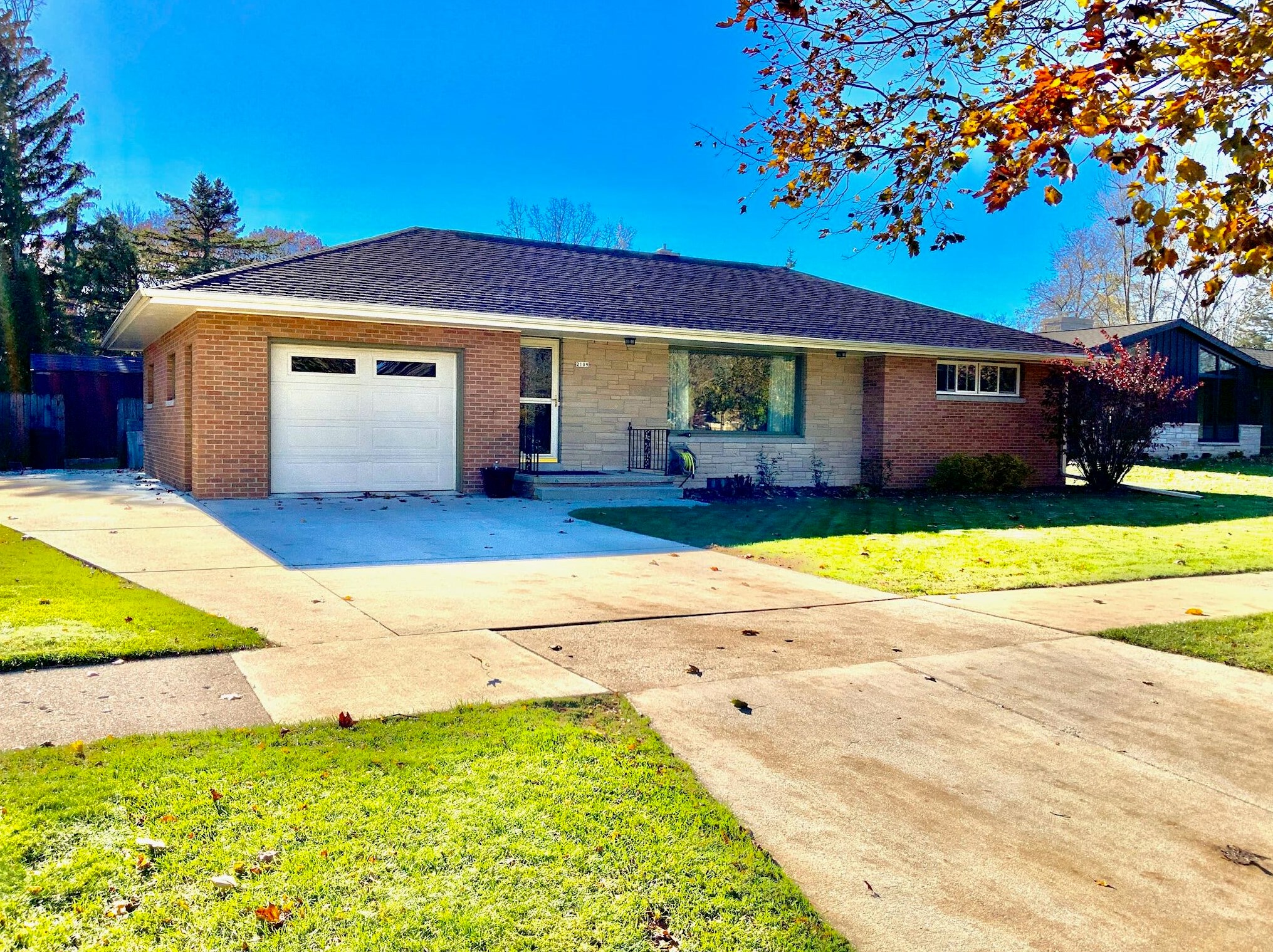 2109 Menasha Ave, Manitowoc, WI 54220