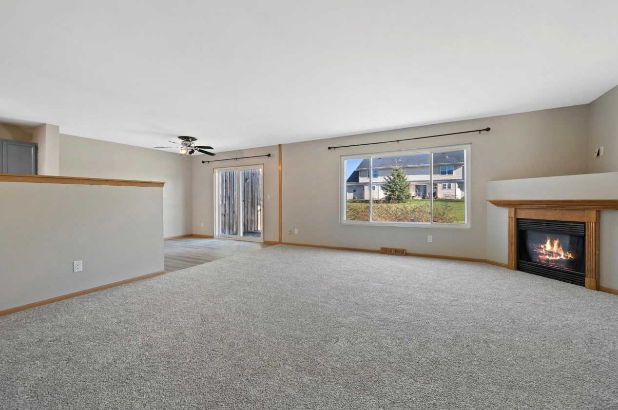 1221 Autumn Dr, West Bend, WI 53090-5462