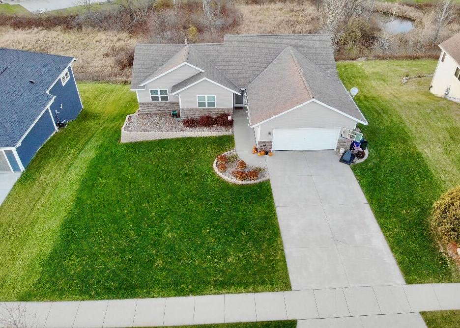 185 Glacial Dr, Slinger, WI 53086