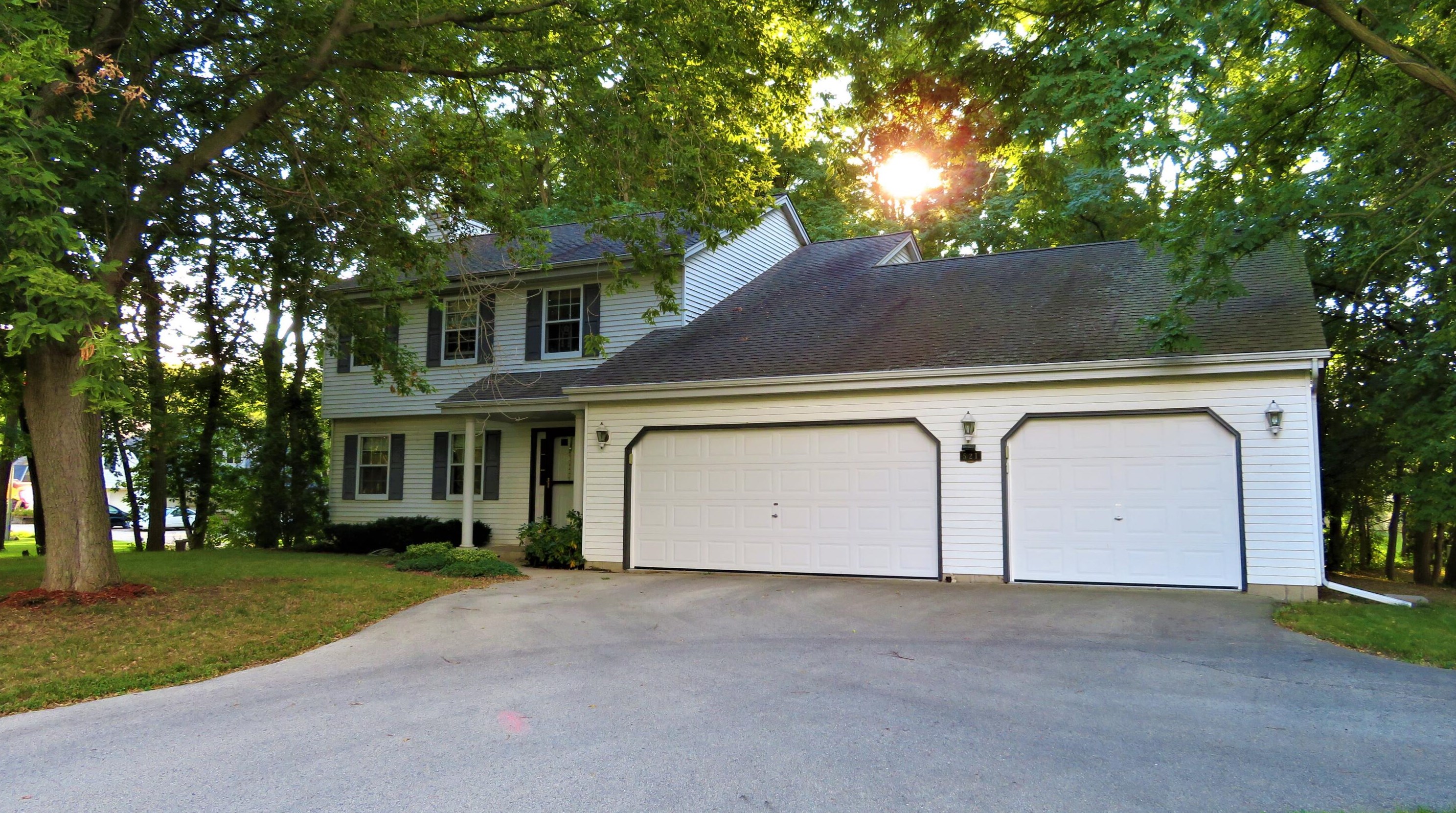 521 N Rochester St, Waterford, WI 53185