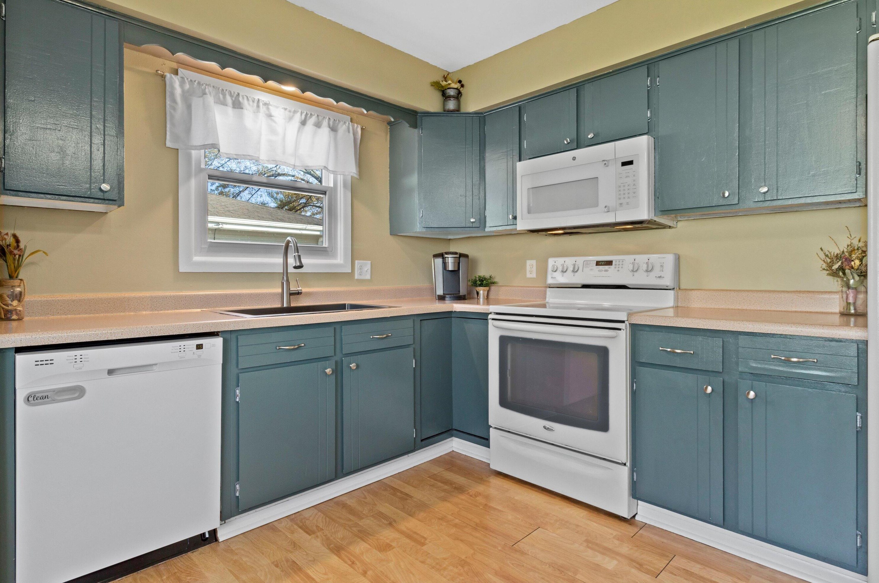 716 Chicory Rd, Lyons WI  53105-1616 exterior