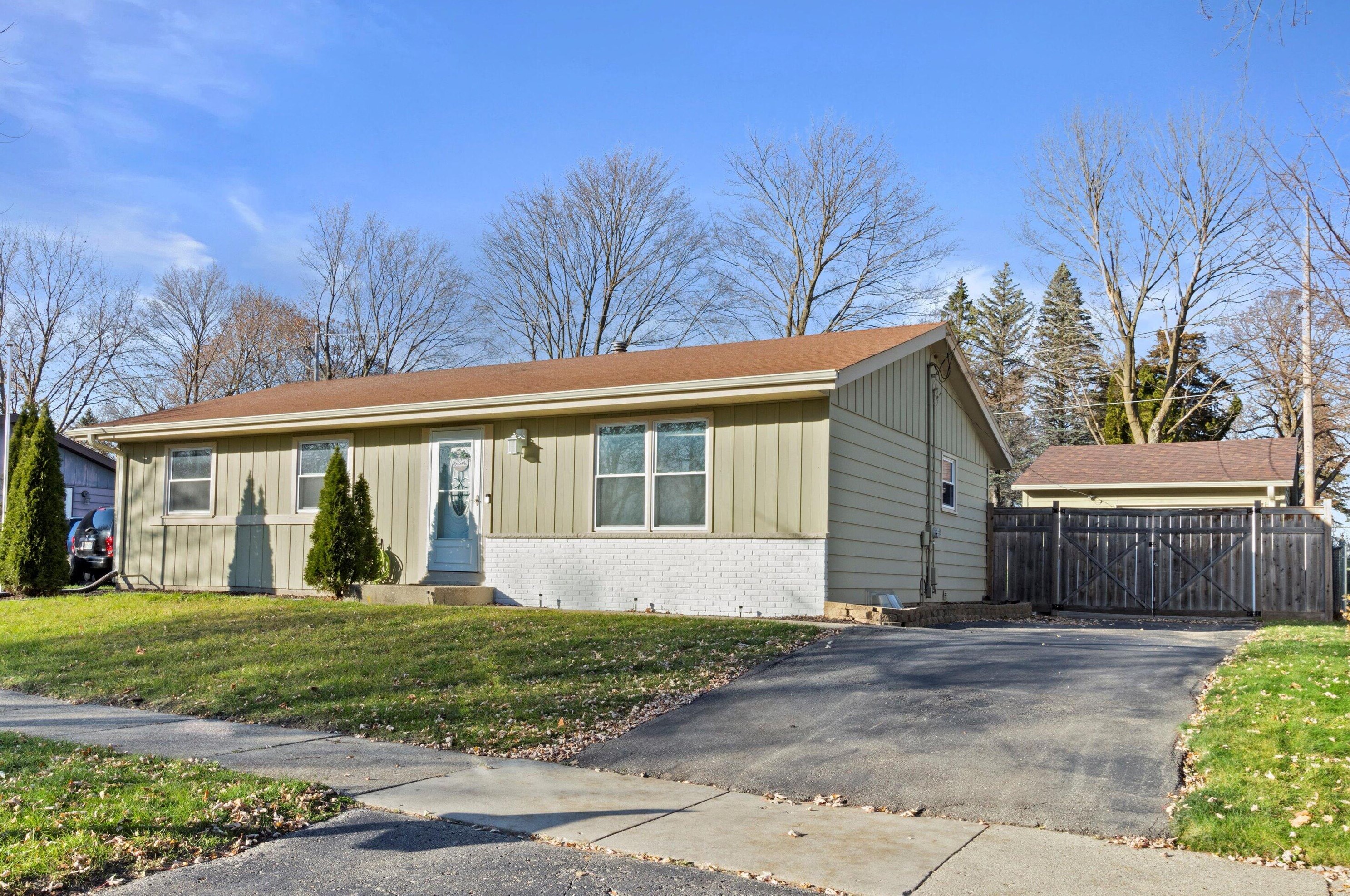 716 Chicory Rd, Lyons WI  53105-1616 exterior