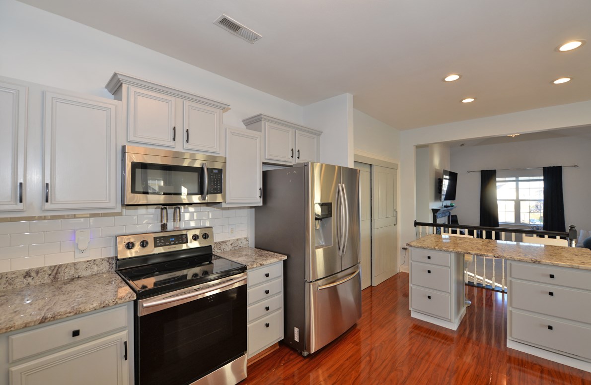 1102 Bedford Ct, Racine WI  53406-7008 exterior