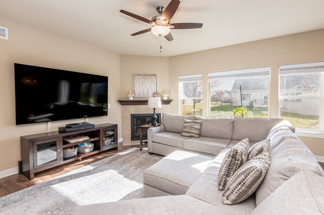 797 Meadowgate Dr, Waterford, WI 53185